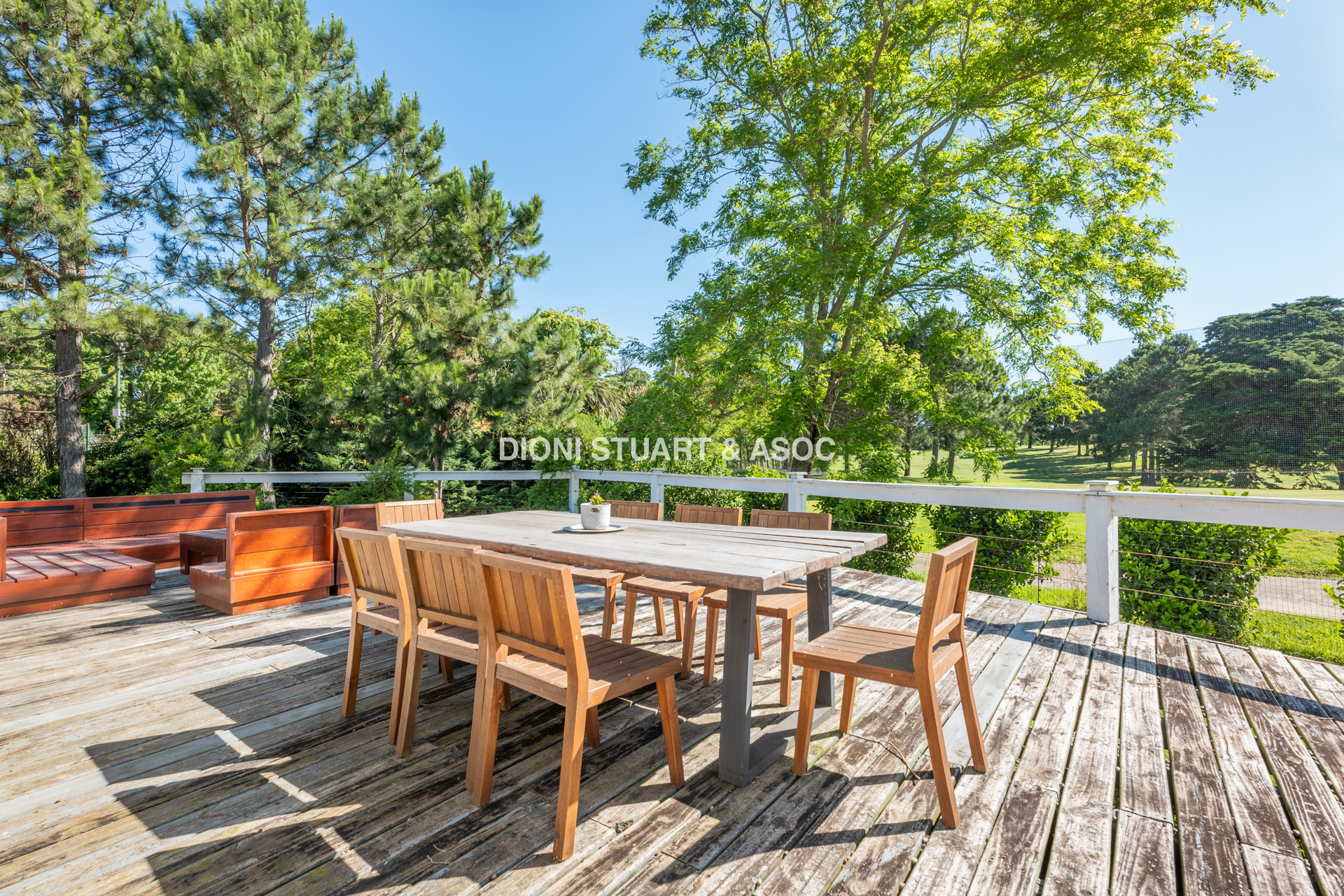 CASA EN VENTA EN EL GOLF DE 4 DORMITORIOS Y DEP. - VISTA DIRECTA AL GOLF