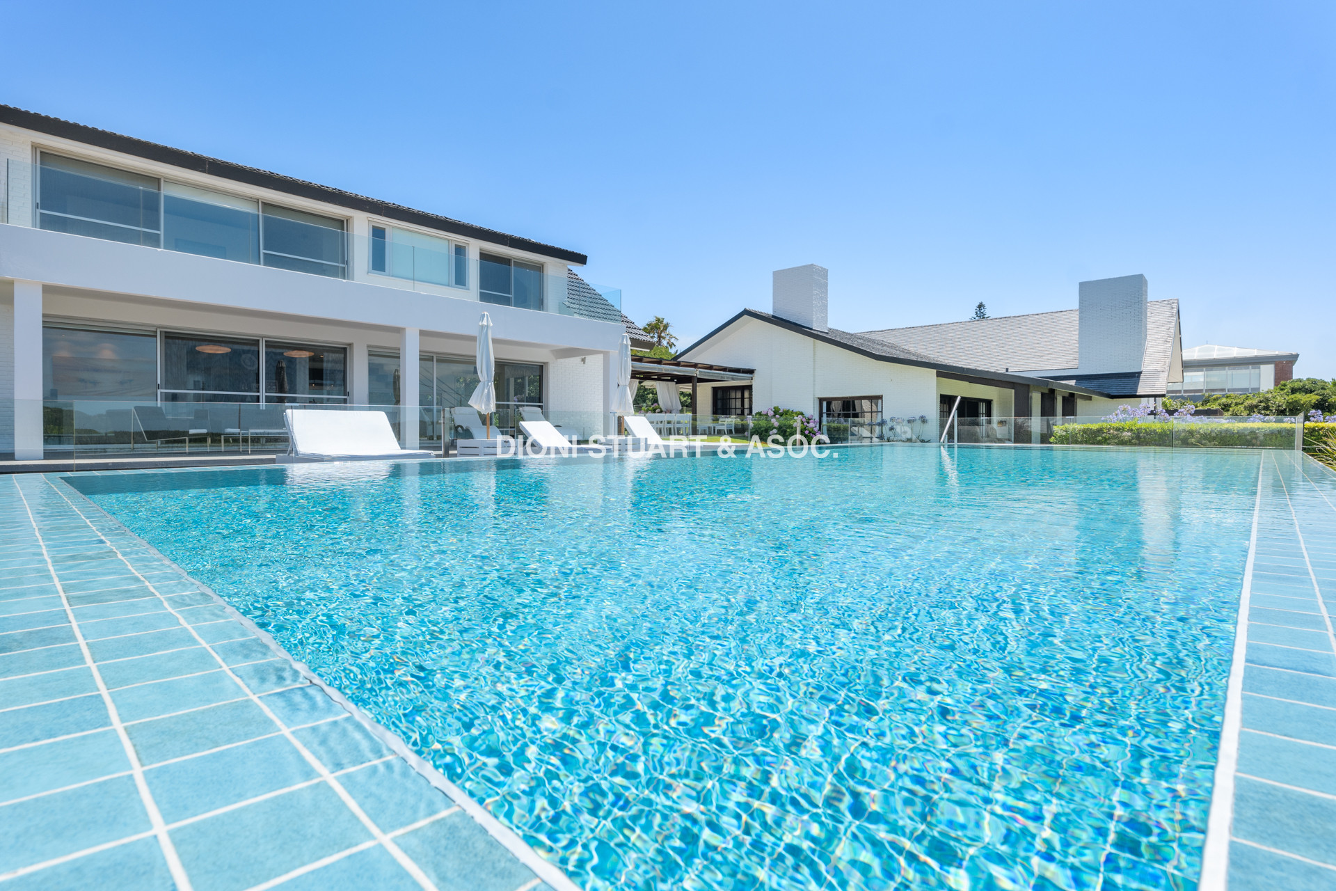 CASA EN VENTA PRIMERA LINEA PLAYA BRAVA