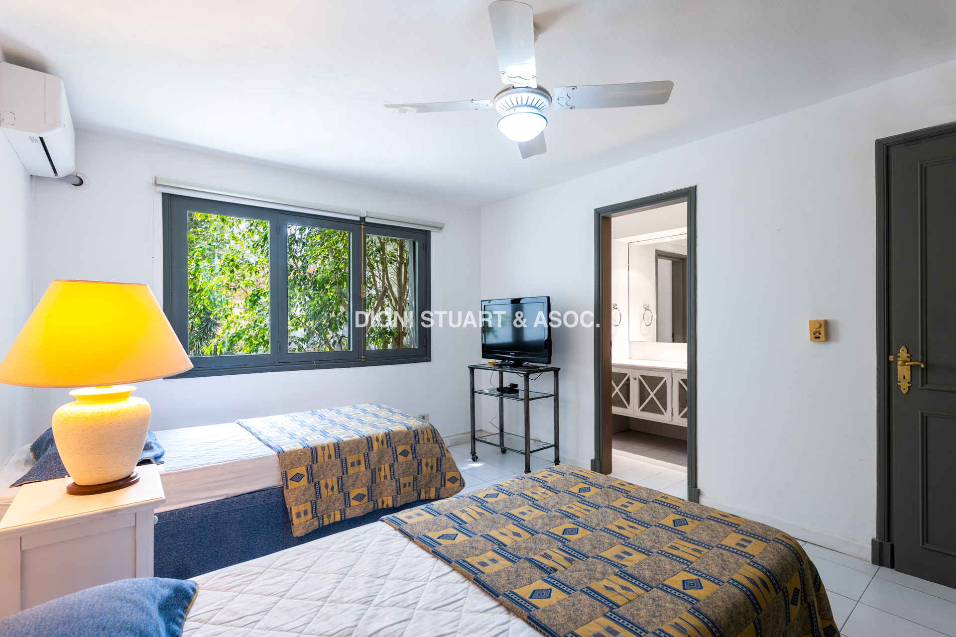 CASA EN VENTA EN EL GOLF CON 8 DORMITORIOS EN SUTIE