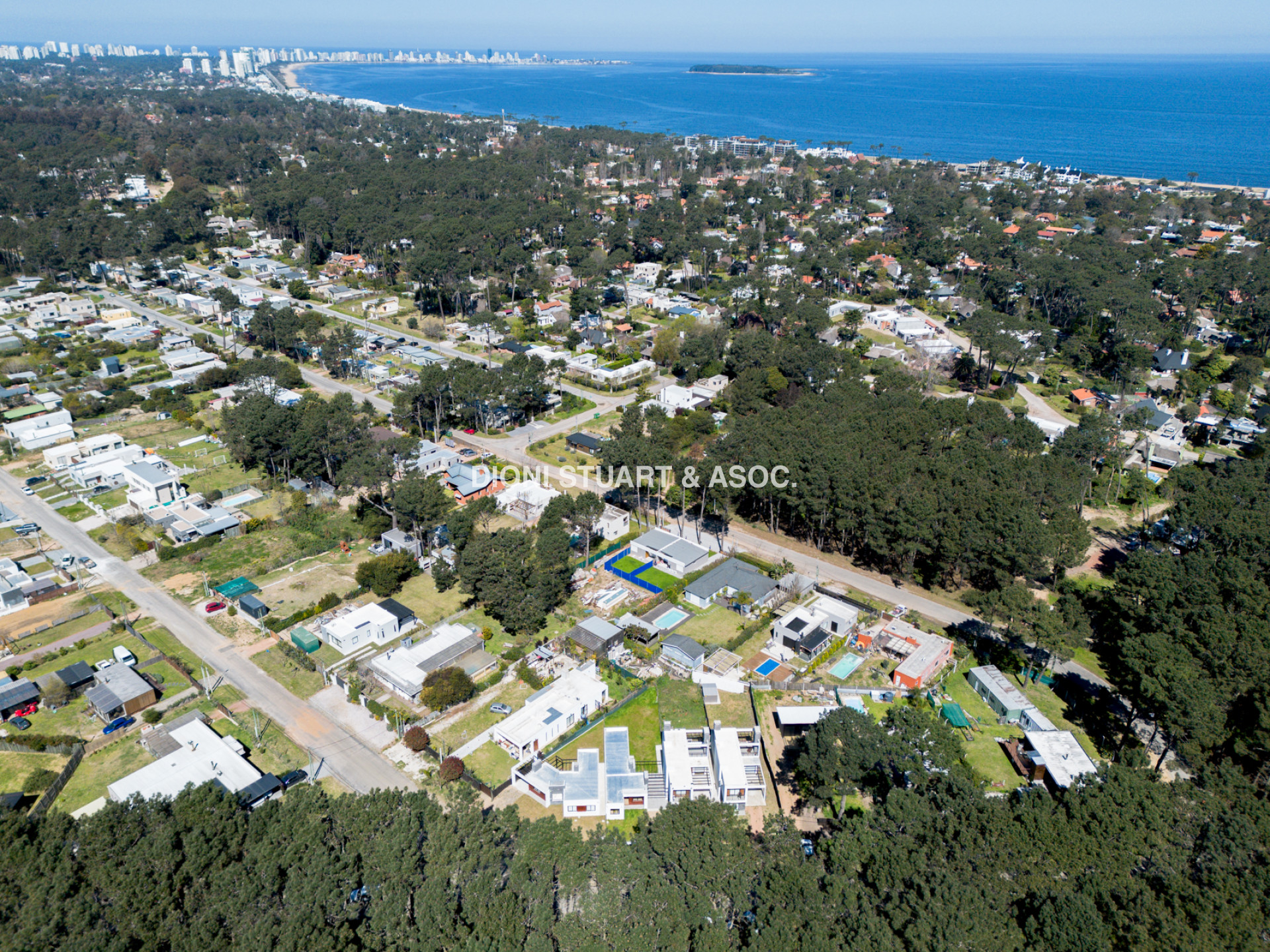 VENTA CASA 3 DORMITORIOS EN BURNETT CONSTRUCCIÓN TRADICIONAL A ESTRENAR