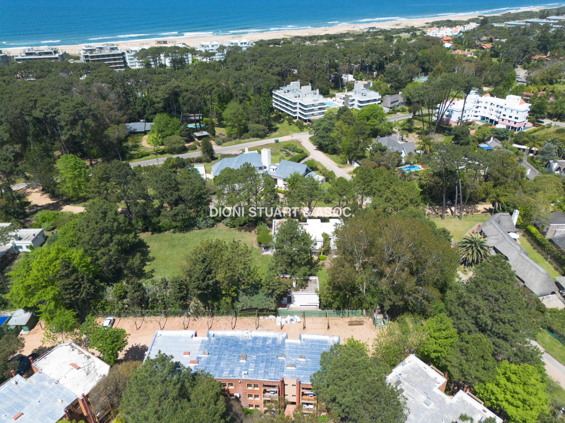 CASA EN VENTA EN EL GOLF CON 8 DORMITORIOS EN SUTIE
