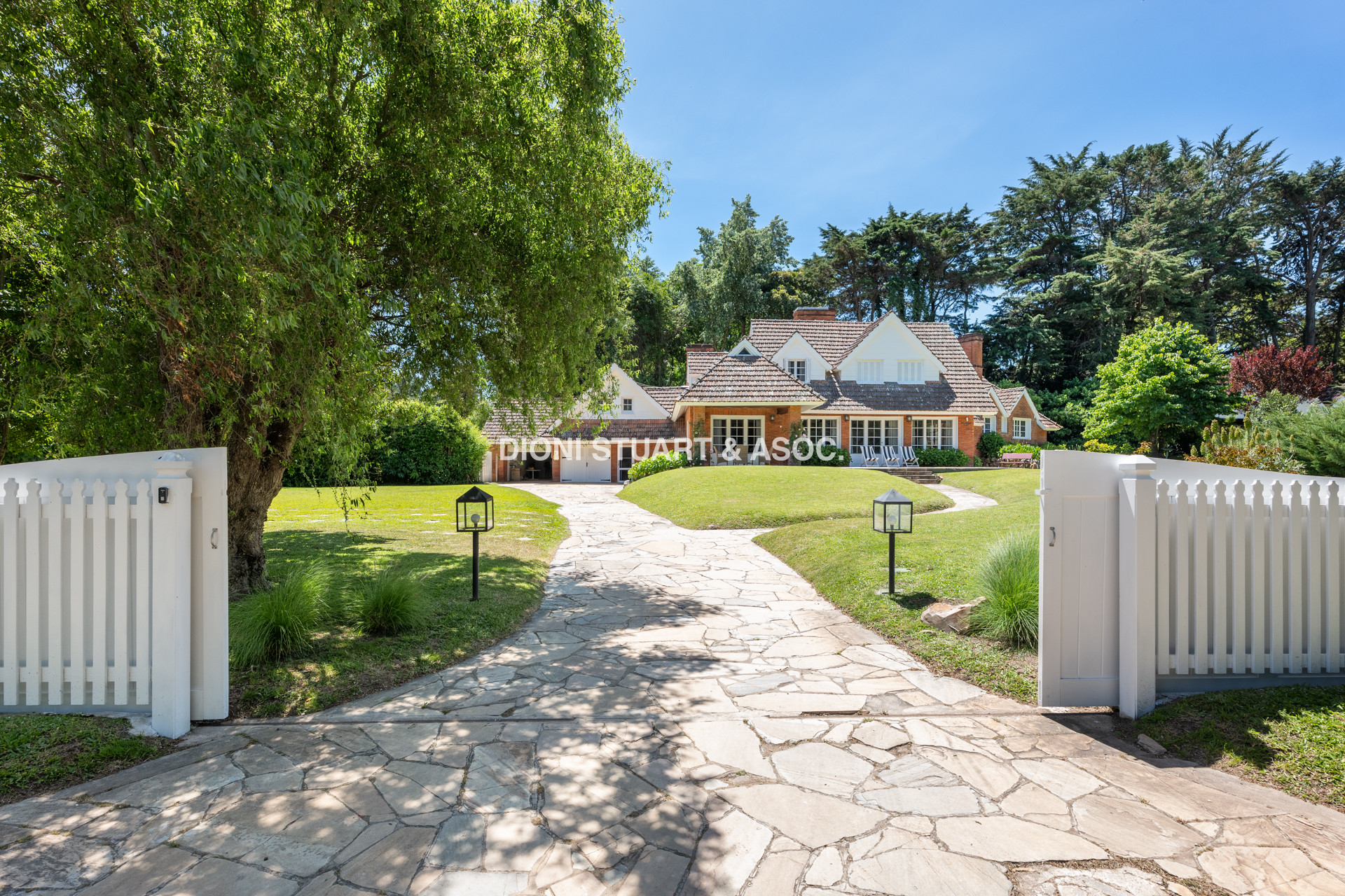 CASA EN VENTA EN EL GOLF - ARQ. ARTURO DUBOURG