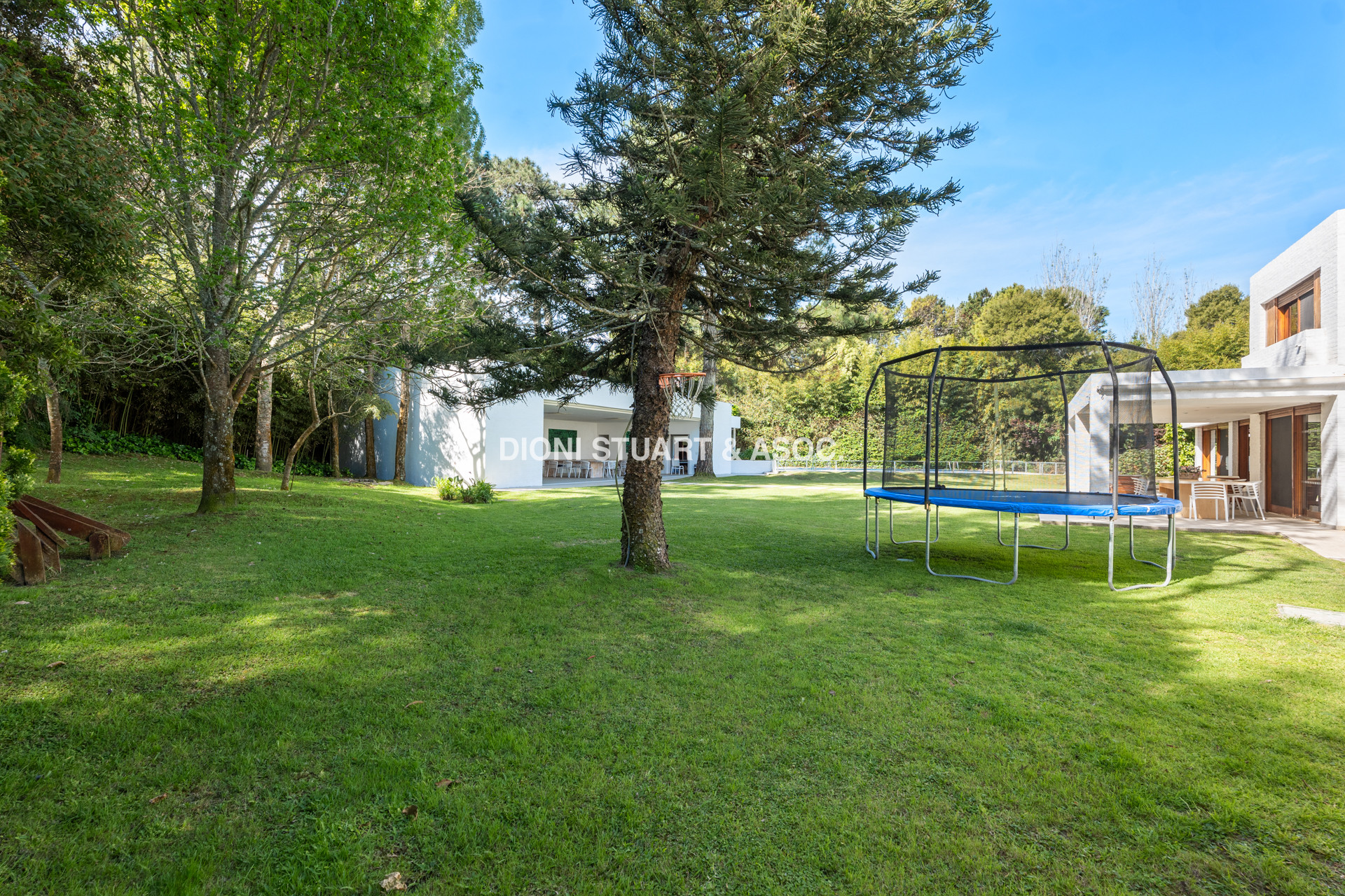 VENTA CASA EN EL GOLF - 5 DORMITORIOS + DEPENDENCIA - MEGA BARBACOA