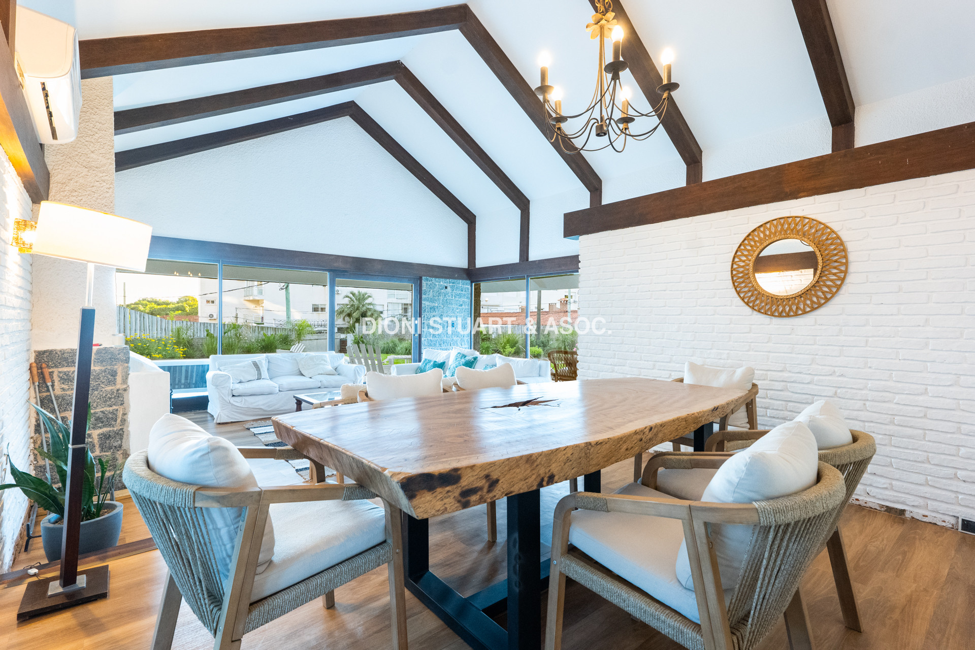 CASA EN ALQUILER CON 5 DORMITORIOS FRENTE AL MAR CON PISCINA - IMPONENTE