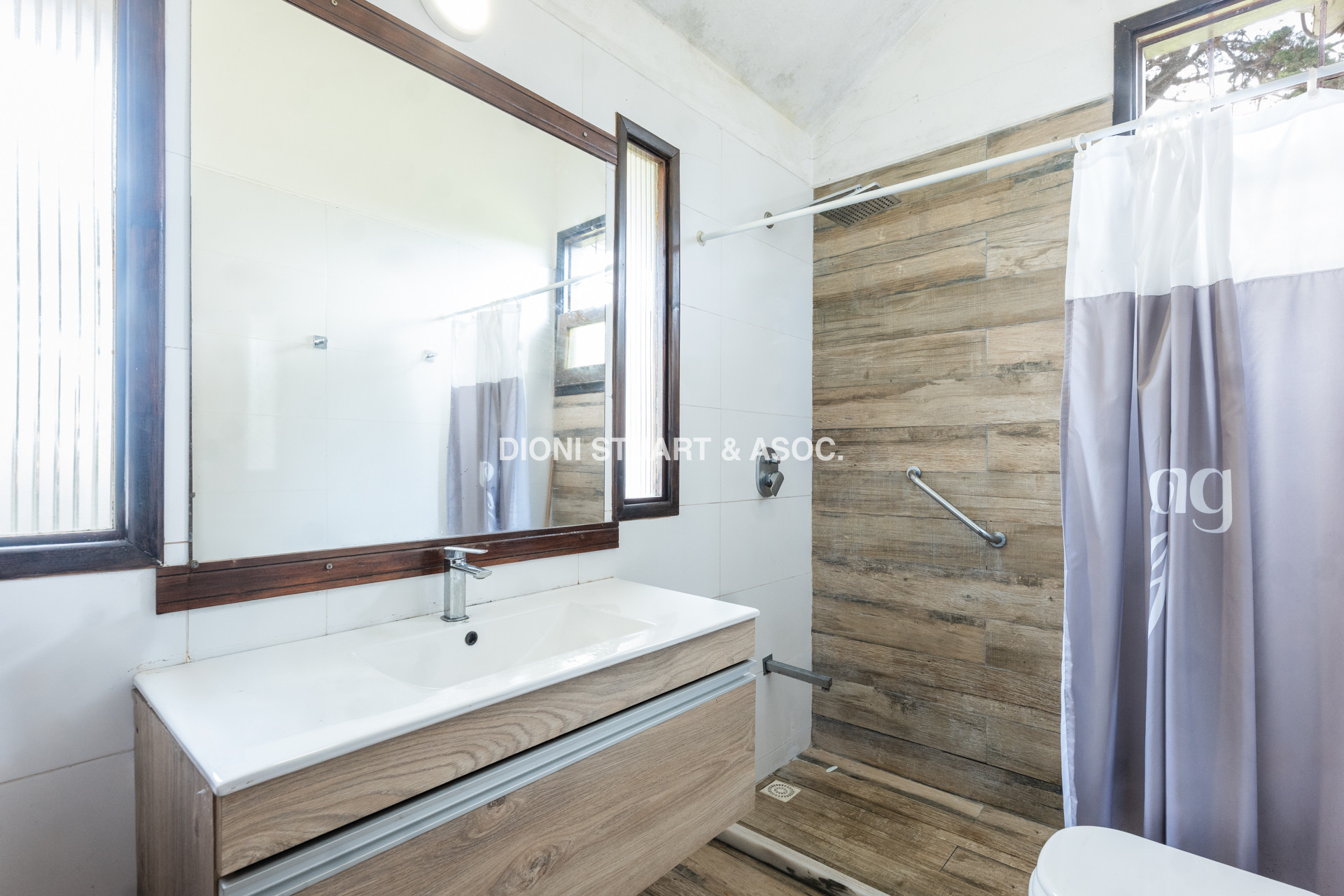 CASA EN VENTA CERCA DEL MAR PLAYA MANSA - 3 DORMITORIOS