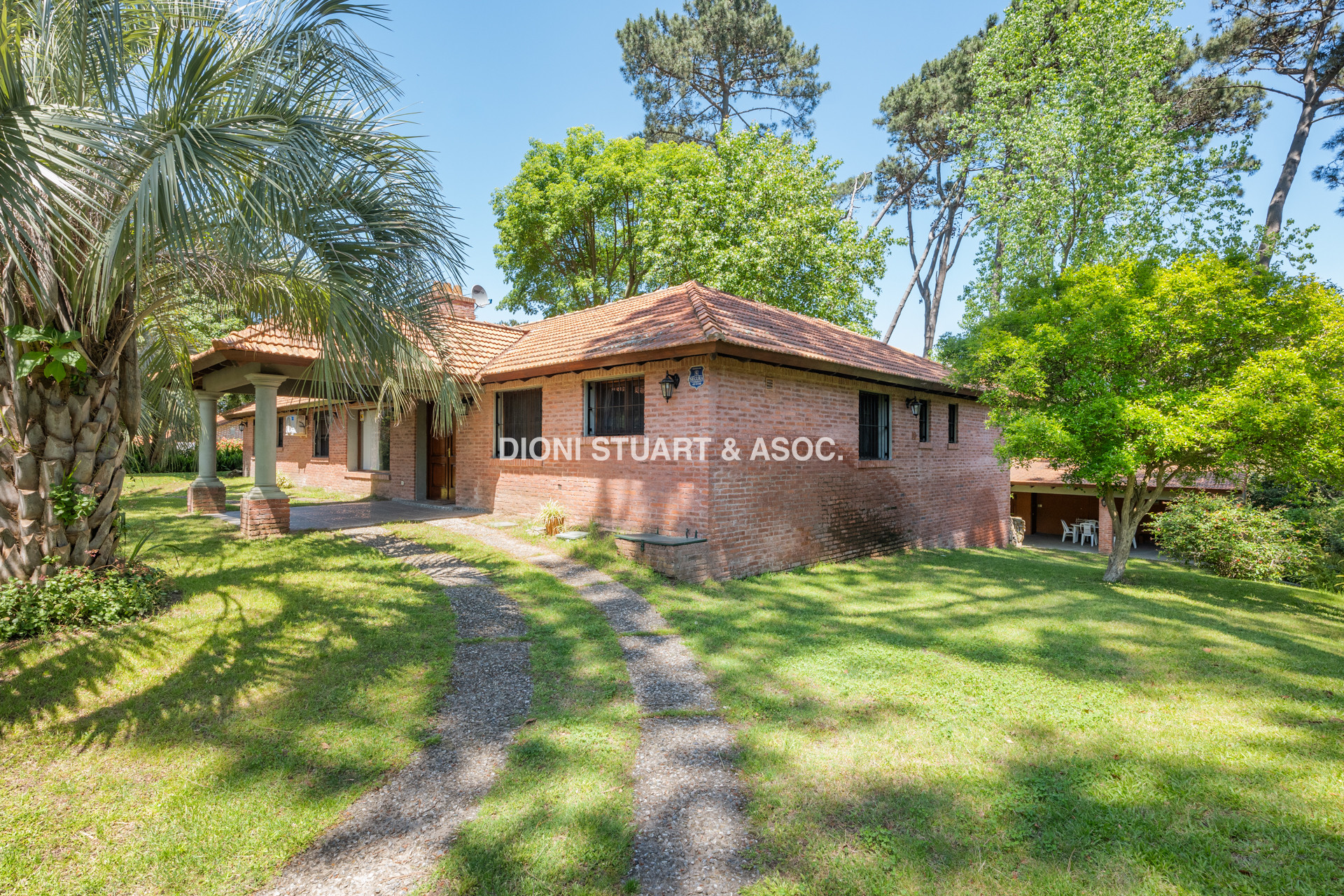 CASA EN VENTA EN CANTEGRIL CON 3 DORMITORIOS Y DEPENDENCIA + PISCINA