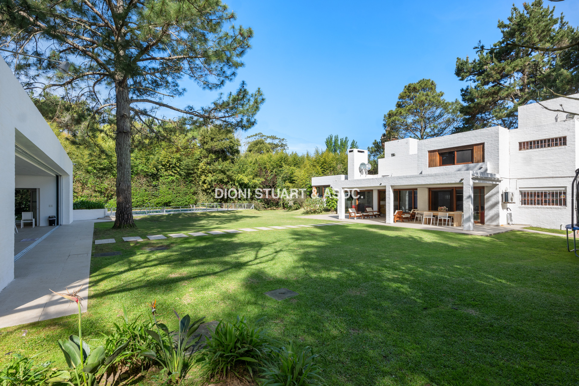 VENTA CASA EN EL GOLF - 5 DORMITORIOS + DEPENDENCIA - MEGA BARBACOA