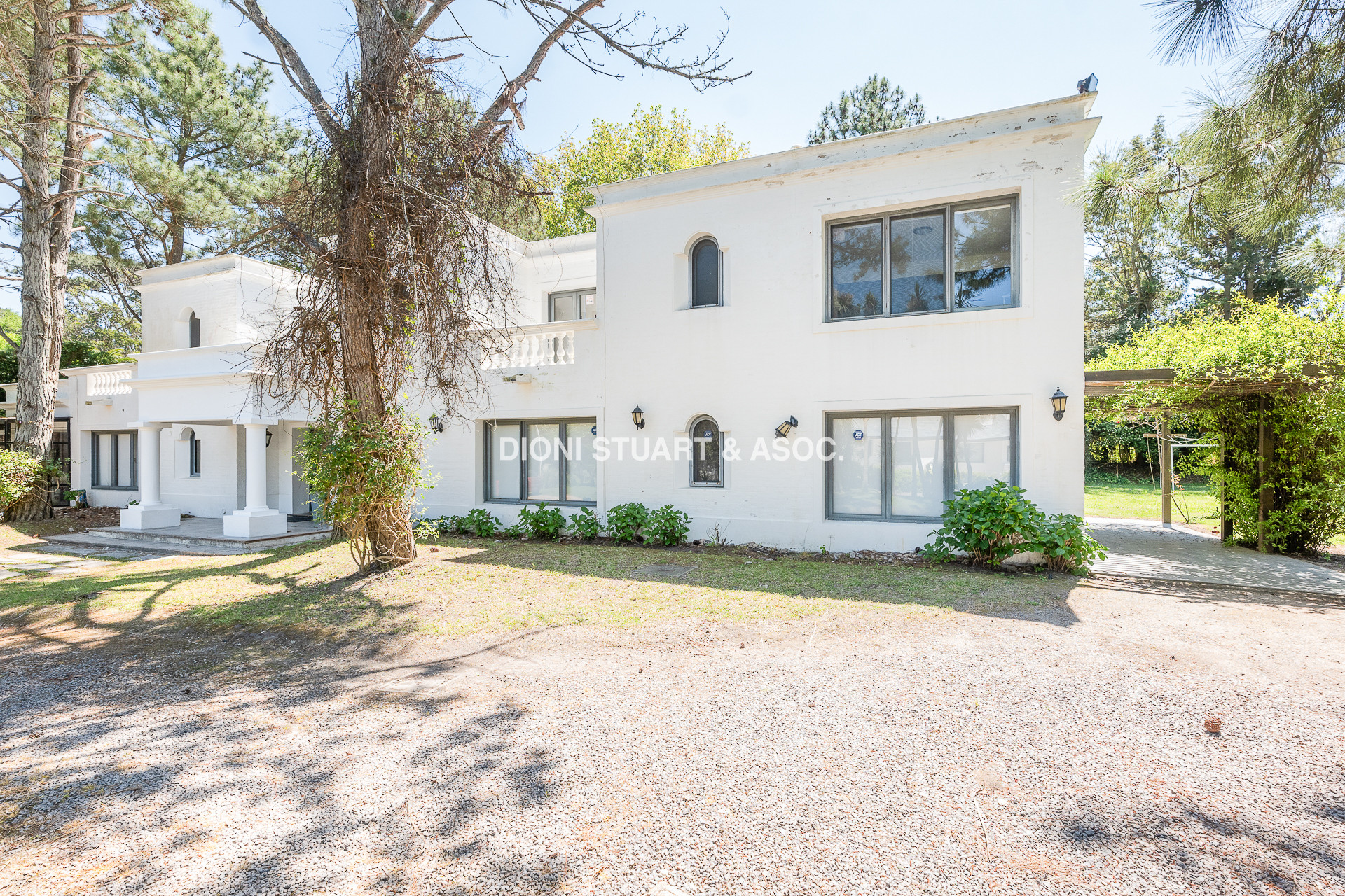 CASA EN VENTA EN EL GOLF CON 8 DORMITORIOS EN SUTIE