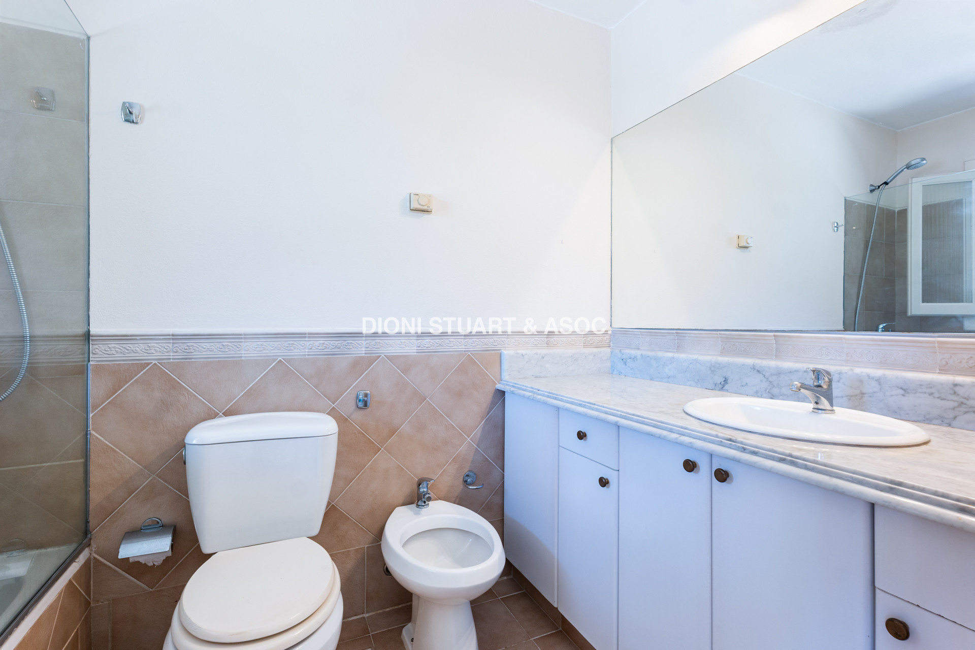 CASA EN VENTA EN  EL GOLF CON 4 DORMITORIOS EN SUITE + DEP. - BARBACOA Y SAUNA - INCREIBLE