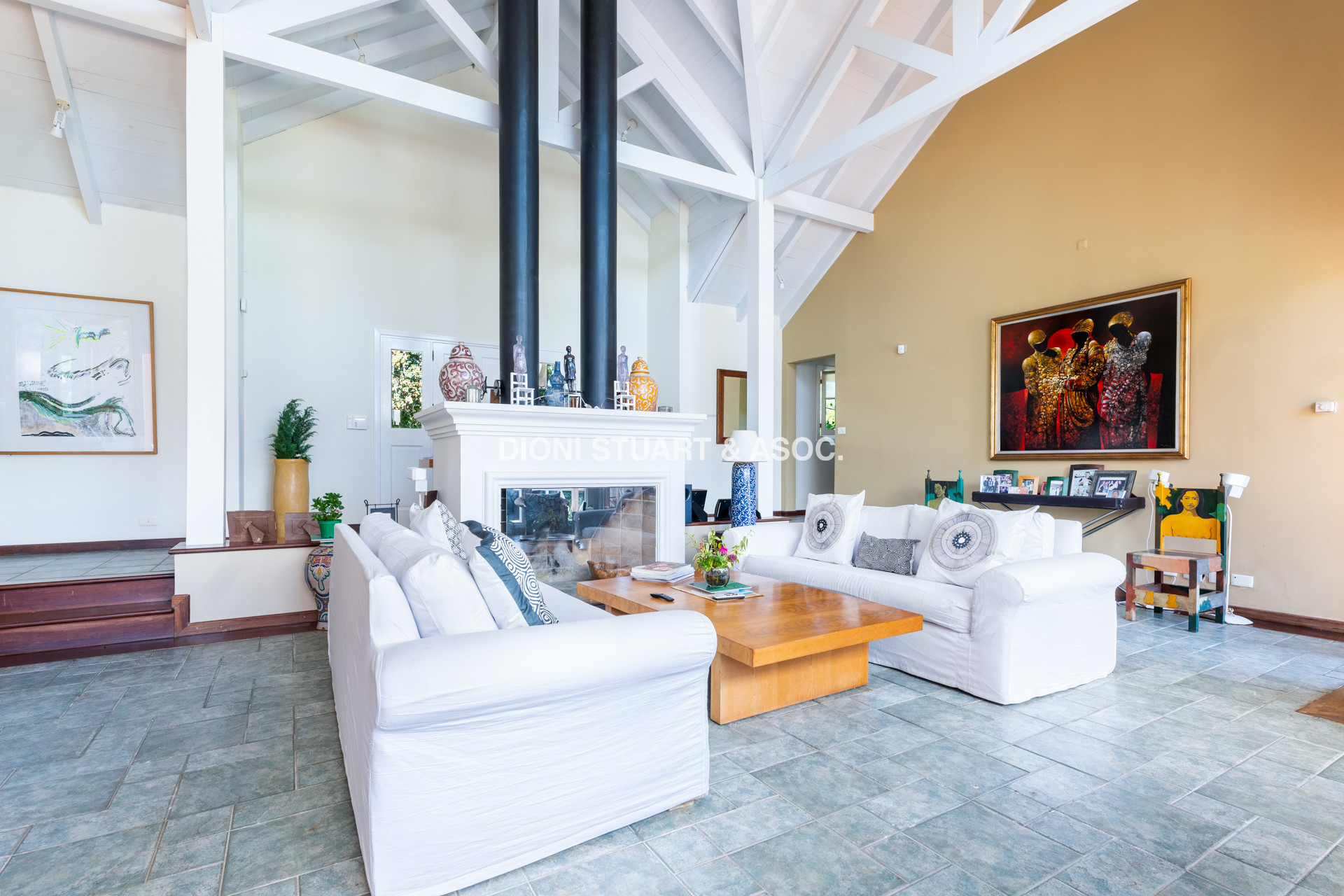 CASA EN VENTA EN  EL GOLF CON 4 DORMITORIOS EN SUITE + DEP. - BARBACOA Y SAUNA - INCREIBLE