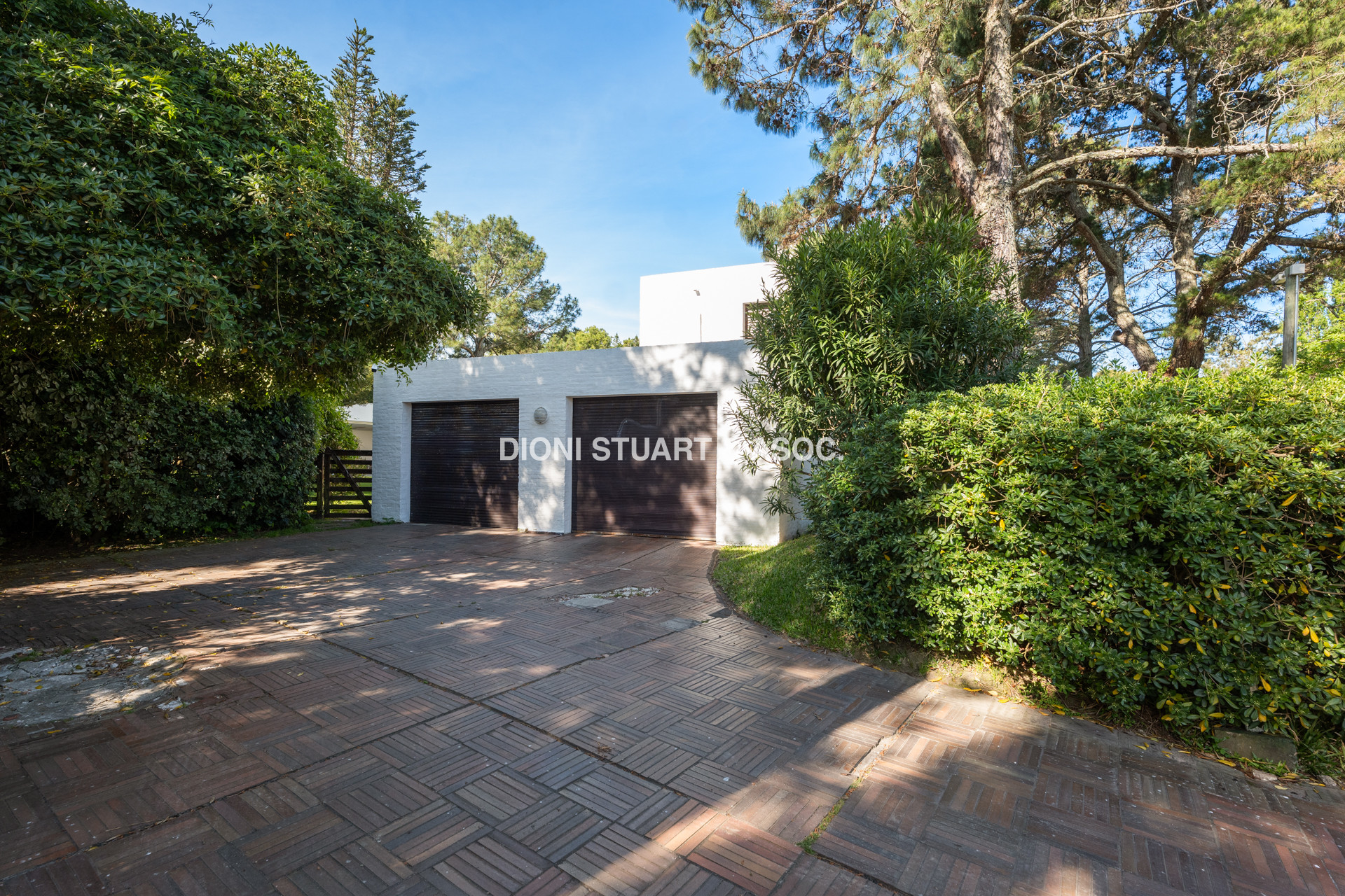VENTA CASA EN EL GOLF - 5 DORMITORIOS + DEPENDENCIA - MEGA BARBACOA