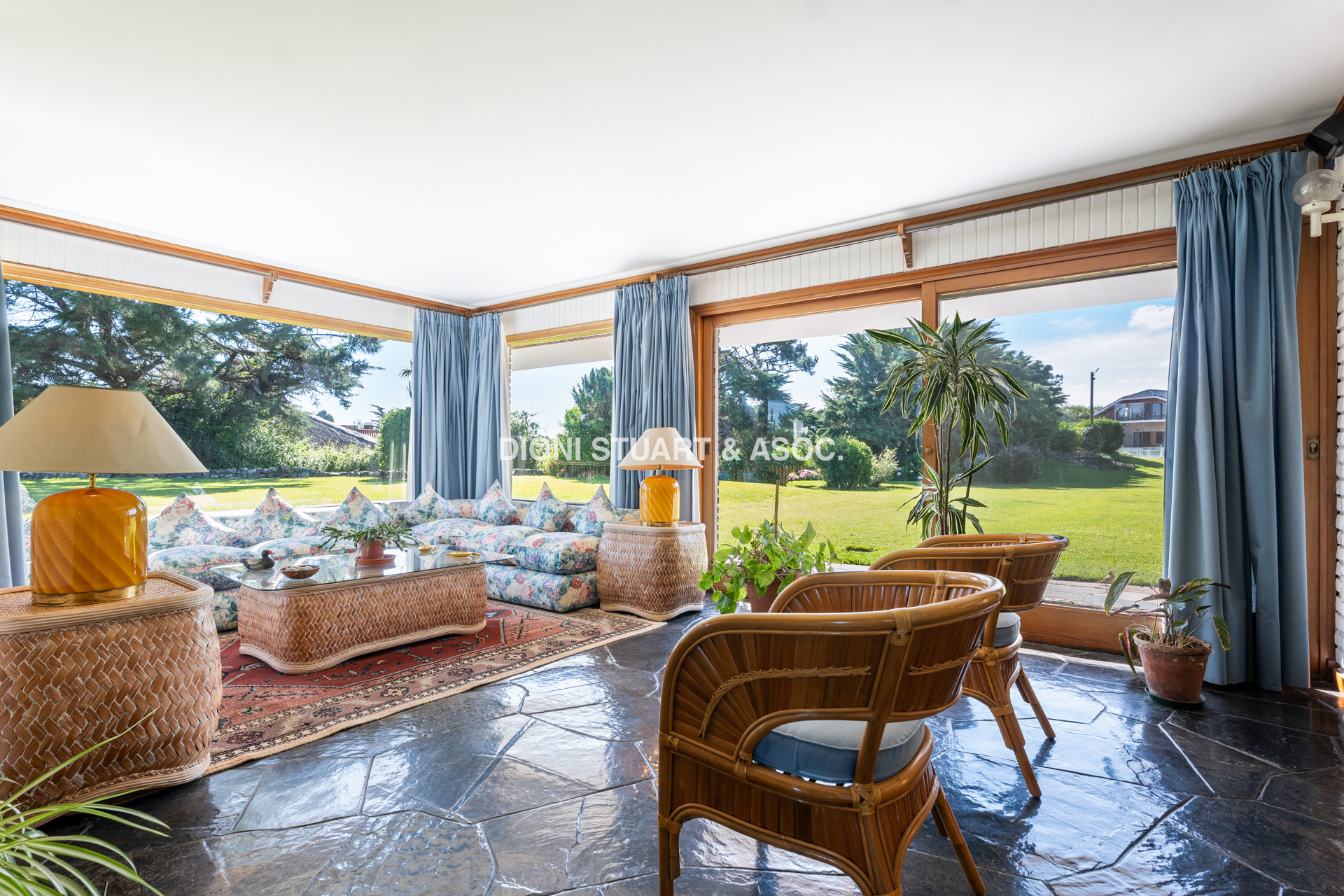CASA EN VENTA EN PINARES - SUPER TERRENO Y MEGA CONSTRUCCIÓN