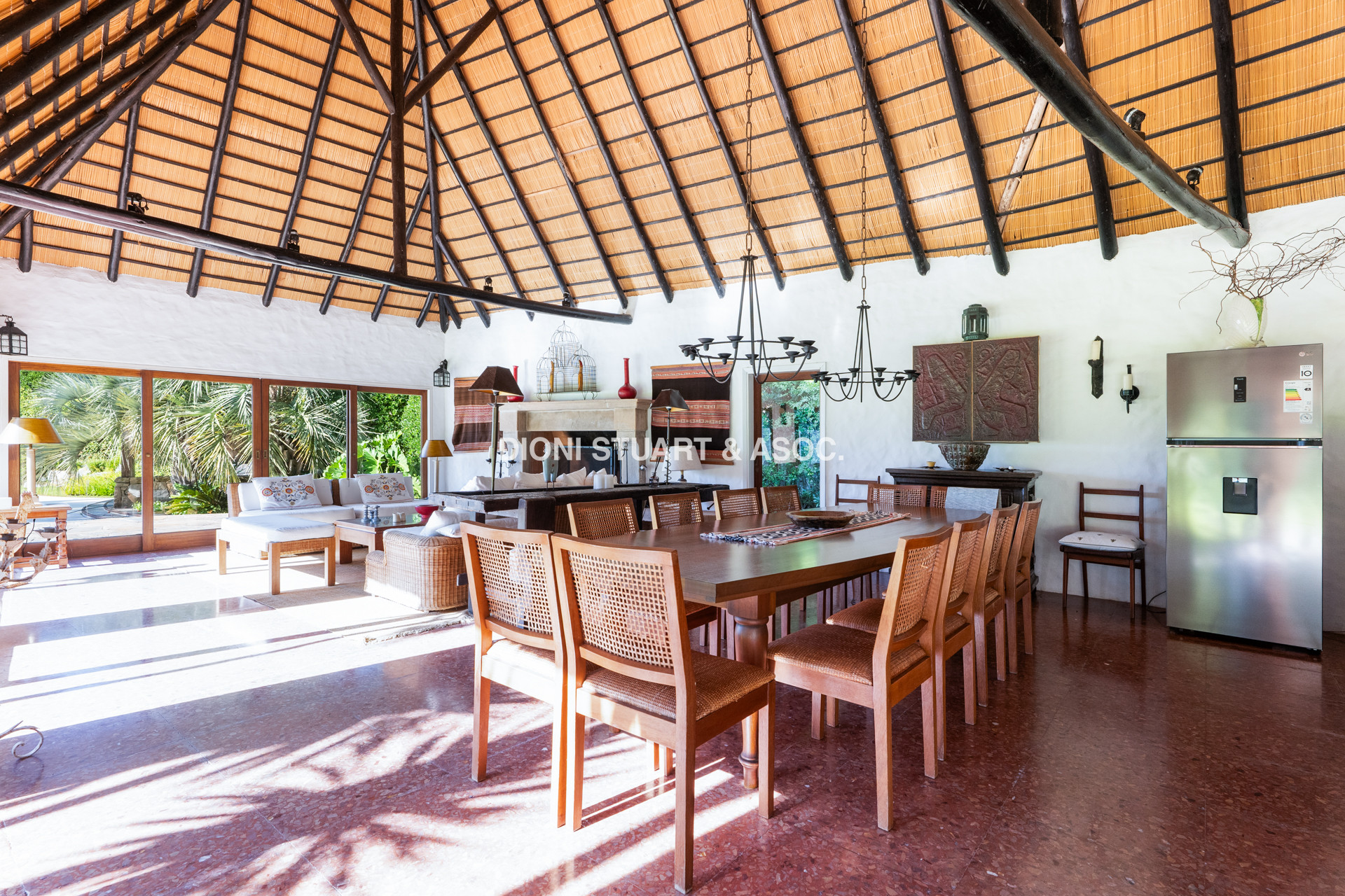 IMPONENTE CASA EN PLAYA BRAVA - ELEGANCIA Y CONFORT