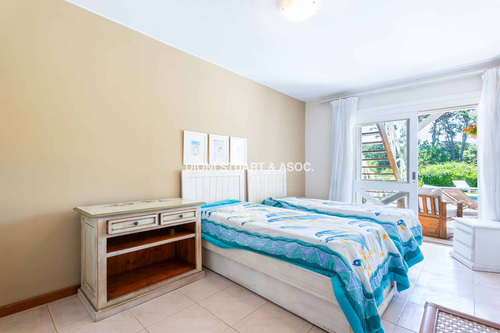 CASA EN VENTA EN  EL GOLF CON 4 DORMITORIOS EN SUITE + DEP. - BARBACOA Y SAUNA - INCREIBLE