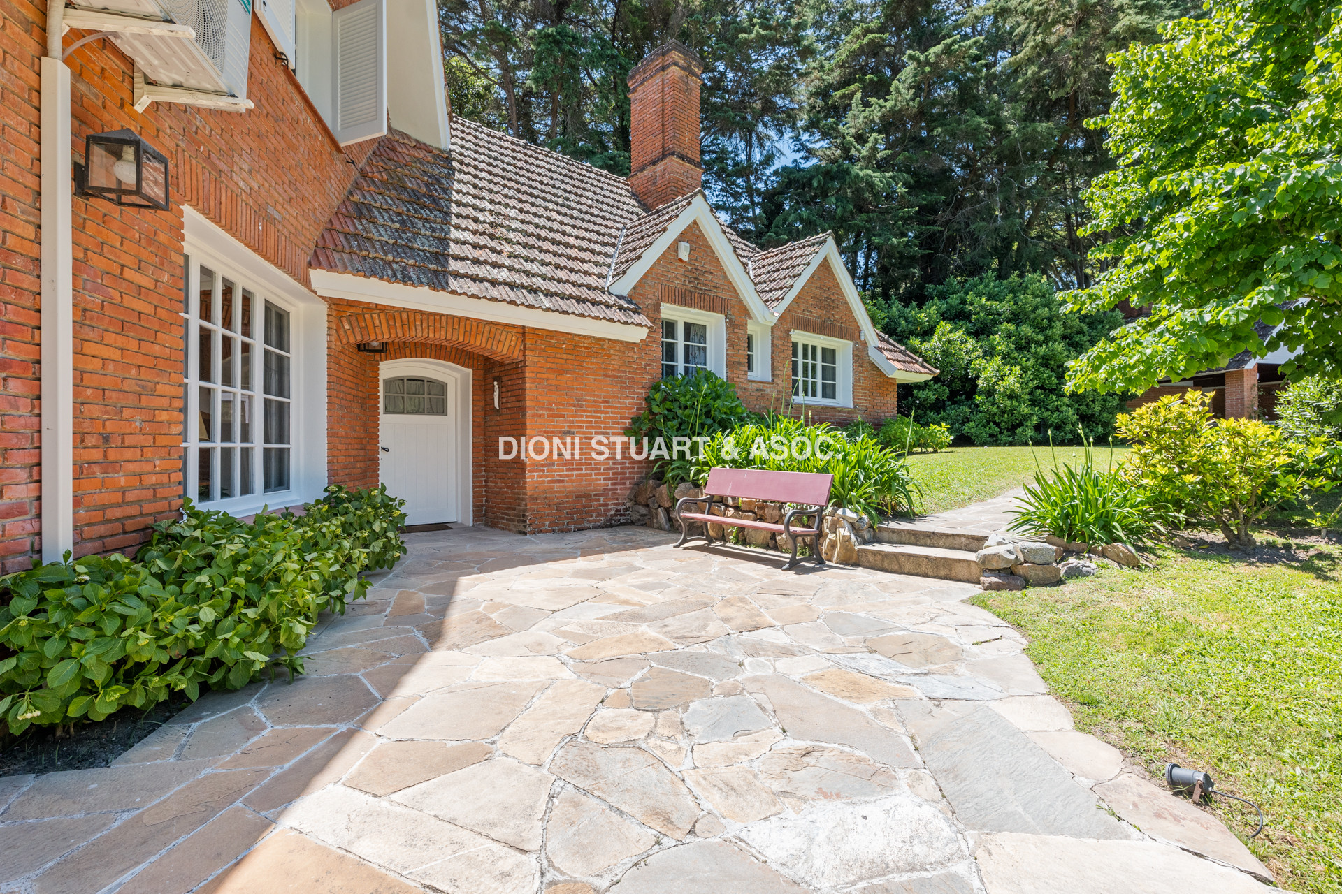 CASA EN VENTA EN EL GOLF - ARQ. ARTURO DUBOURG