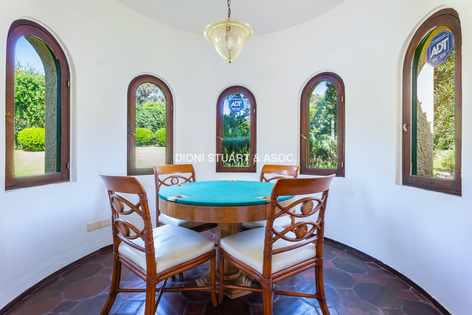 CASA EN ALQUILER ANUAL DE 3 DORMITORIOS EN SUTIE + DEP. CON PISCINA SAN RAFAEL - EL GOLF -