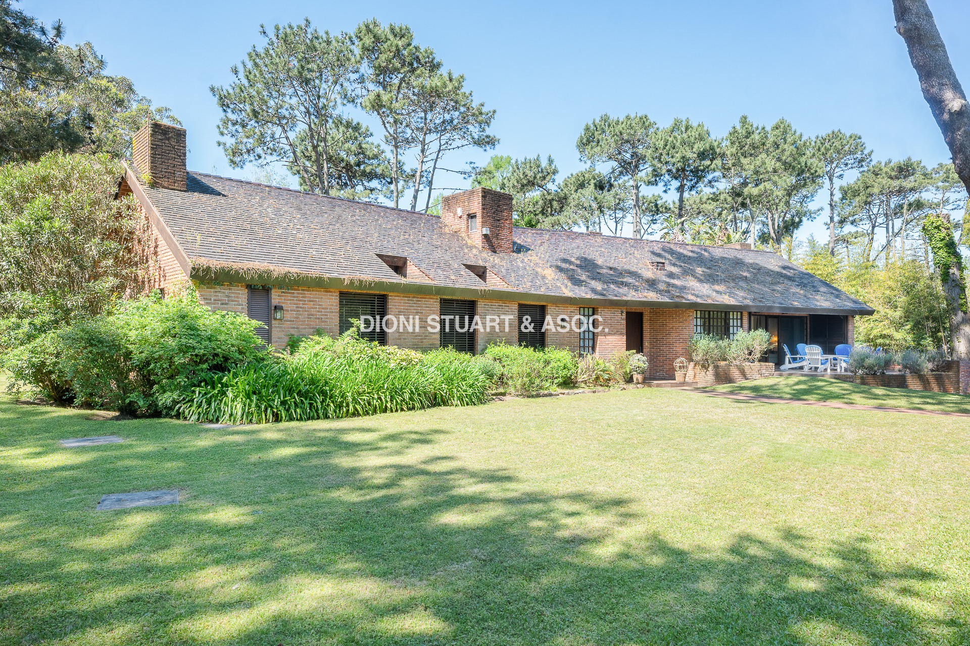 CASA EN EL GOLF DE 6 DORMITORIOS - EXCELENTE CONSTRUCCIÓN