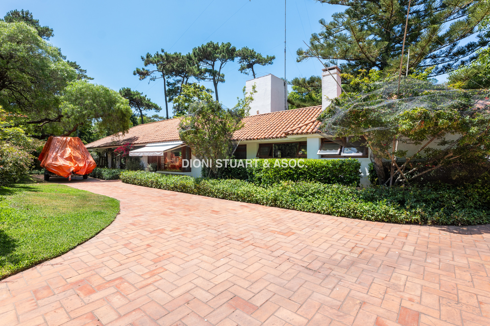 CASA EN VENTA EN EL GOLF - 6 DORMITORIOS - ARQ. RAUL CLERC