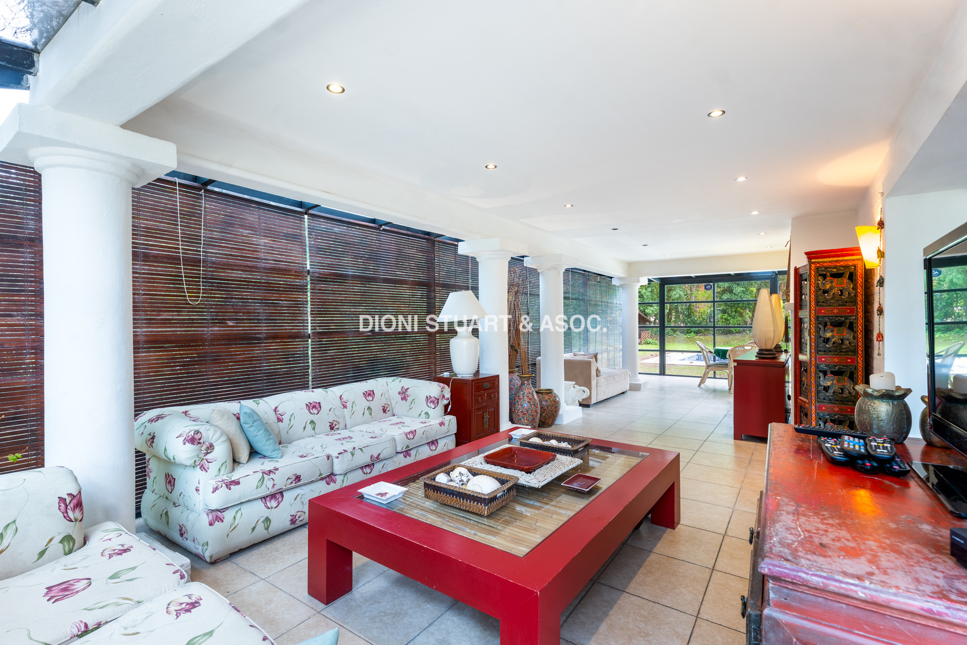 CASA EN VENTA EN EL GOLF CON 8 DORMITORIOS EN SUTIE