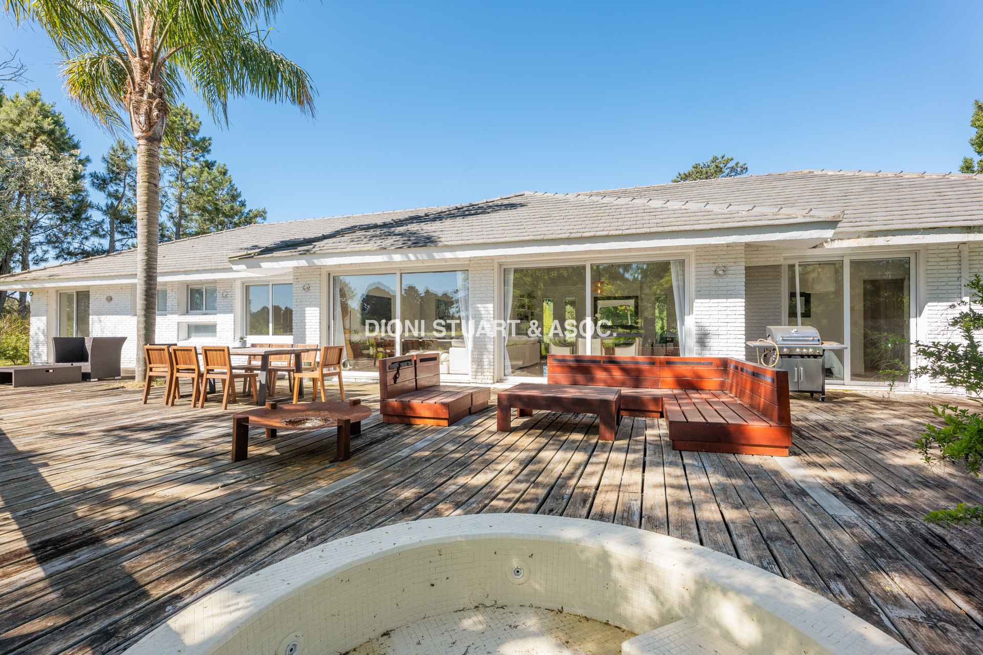 CASA EN VENTA EN EL GOLF DE 4 DORMITORIOS Y DEP. - VISTA DIRECTA AL GOLF