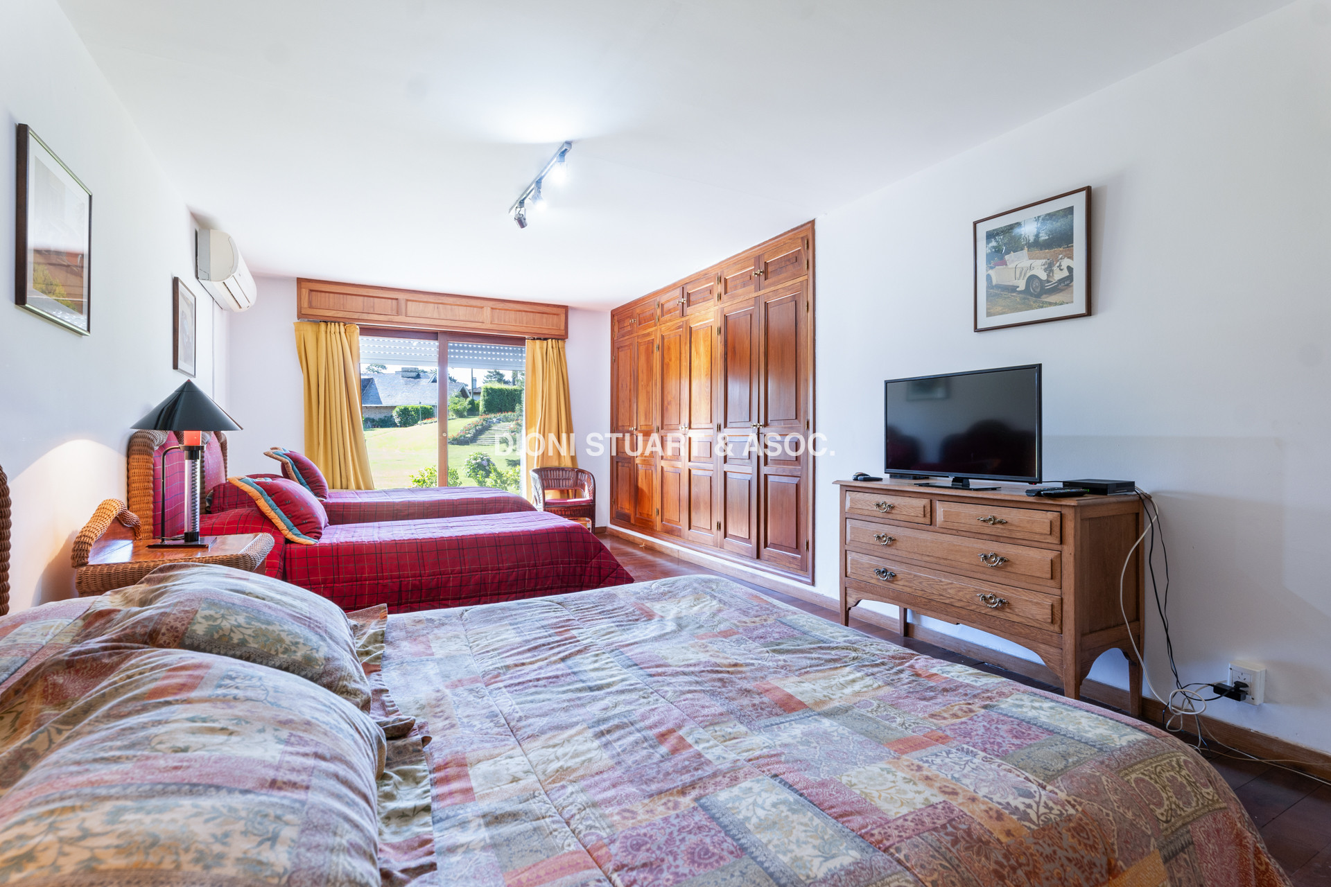CASA EN VENTA EN PINARES - SUPER TERRENO Y MEGA CONSTRUCCIÓN
