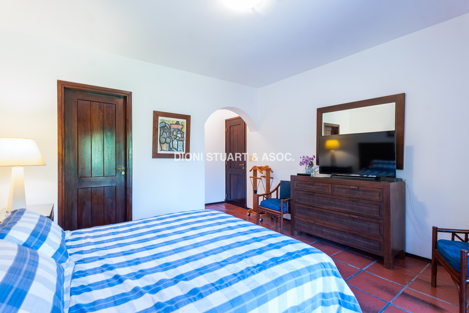 CASA EN ALQUILER ANUAL DE 3 DORMITORIOS EN SUTIE + DEP. CON PISCINA SAN RAFAEL - EL GOLF -