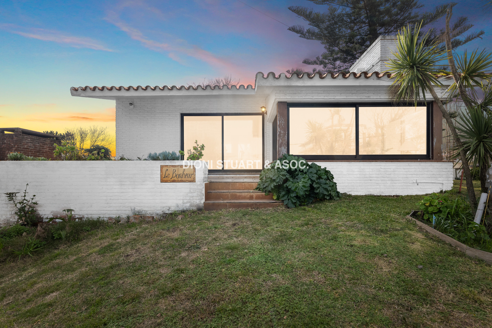 CASA EN VENTA CERCA DEL MAR PLAYA MANSA - 3 DORMITORIOS