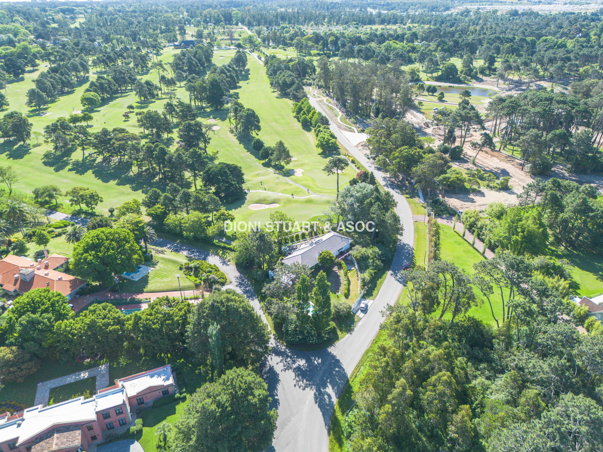 CASA EN VENTA EN EL GOLF DE 4 DORMITORIOS Y DEP. - VISTA DIRECTA AL GOLF