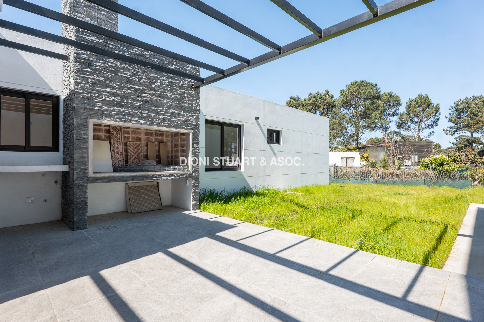 VENTA CASA 3 DORMITORIOS EN BURNETT CONSTRUCCIÓN TRADICIONAL A ESTRENAR