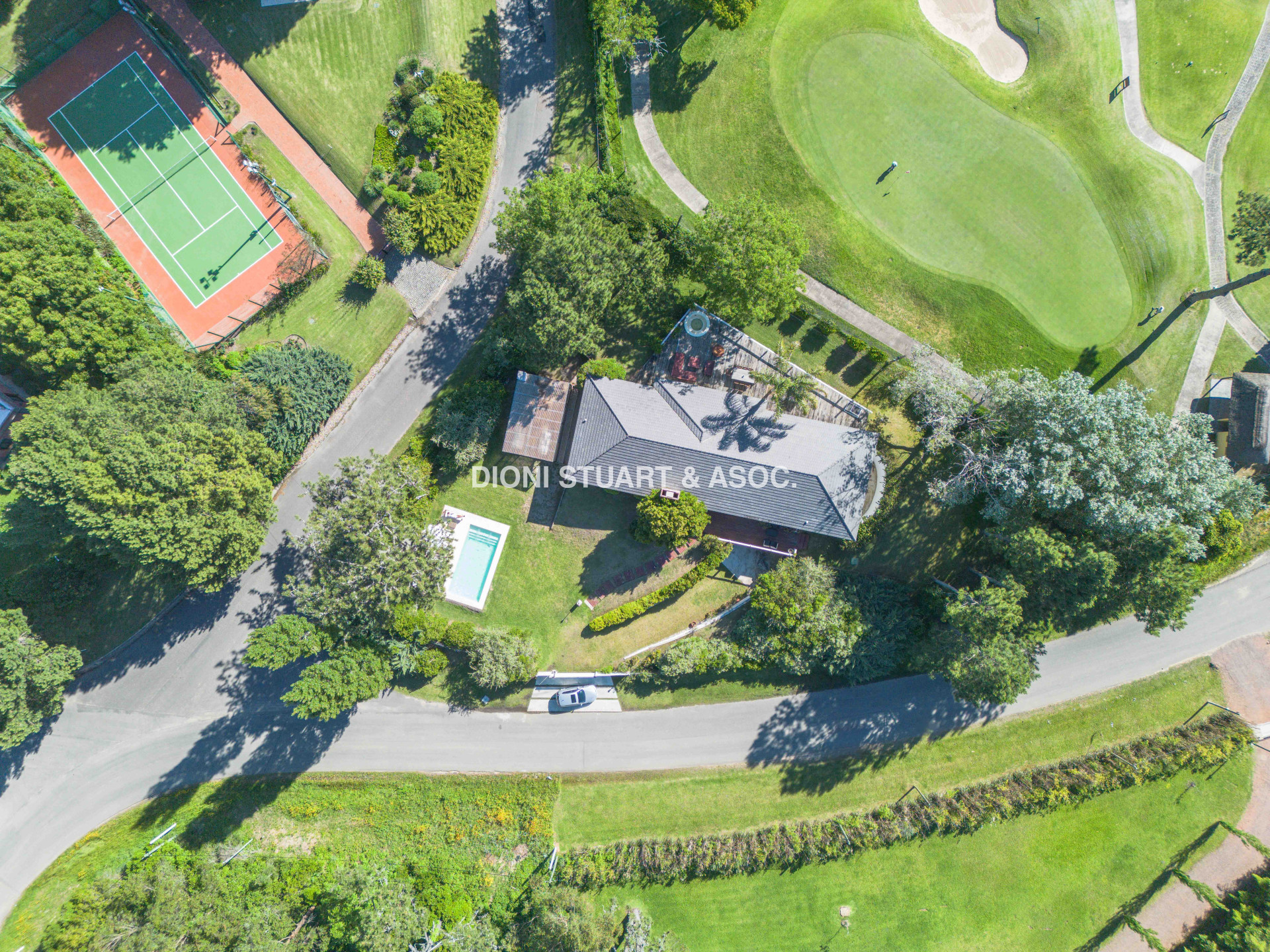 CASA EN VENTA EN EL GOLF DE 4 DORMITORIOS Y DEP. - VISTA DIRECTA AL GOLF