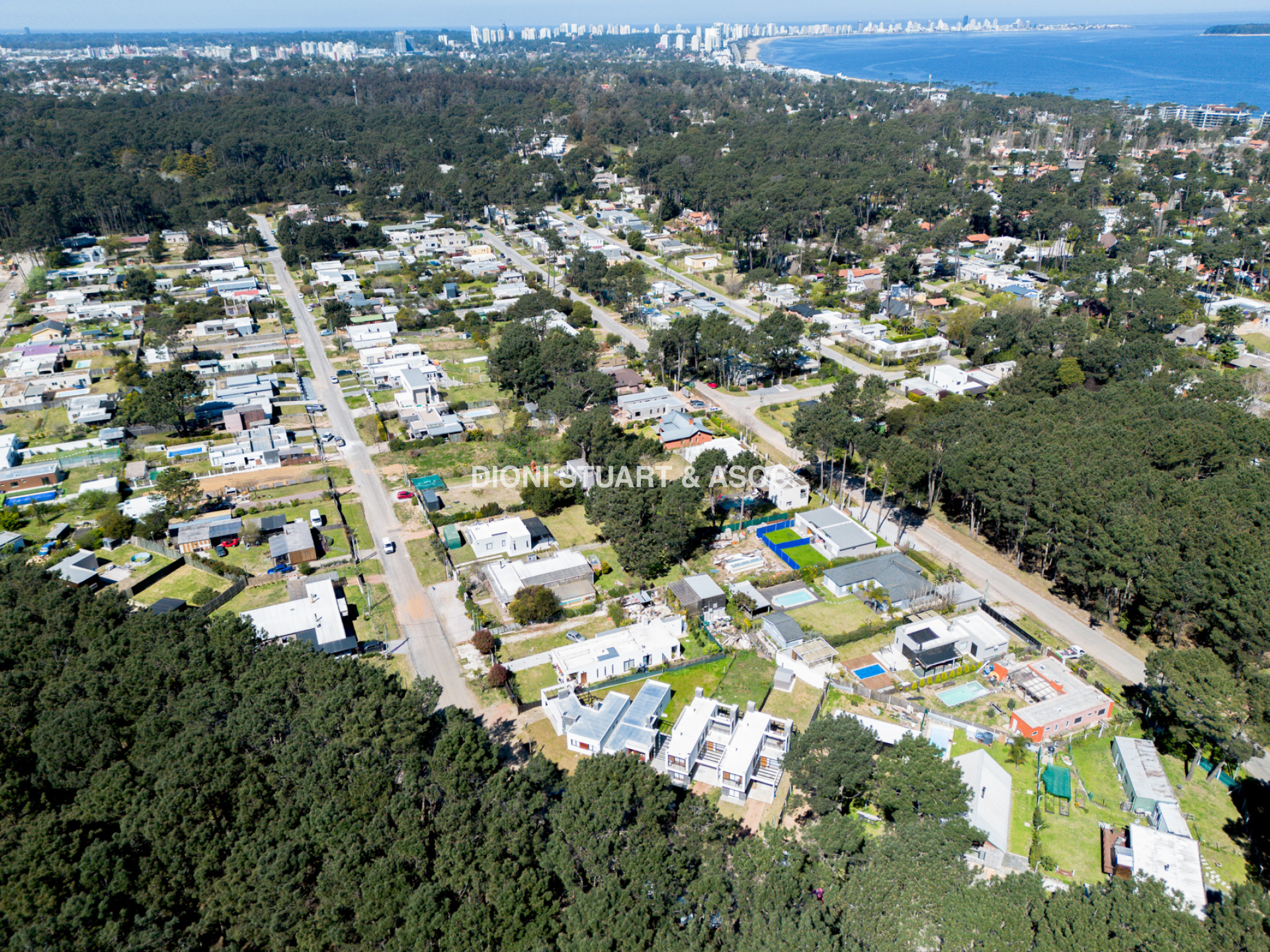 VENTA CASA 3 DORMITORIOS EN BURNETT CONSTRUCCIÓN TRADICIONAL A ESTRENAR