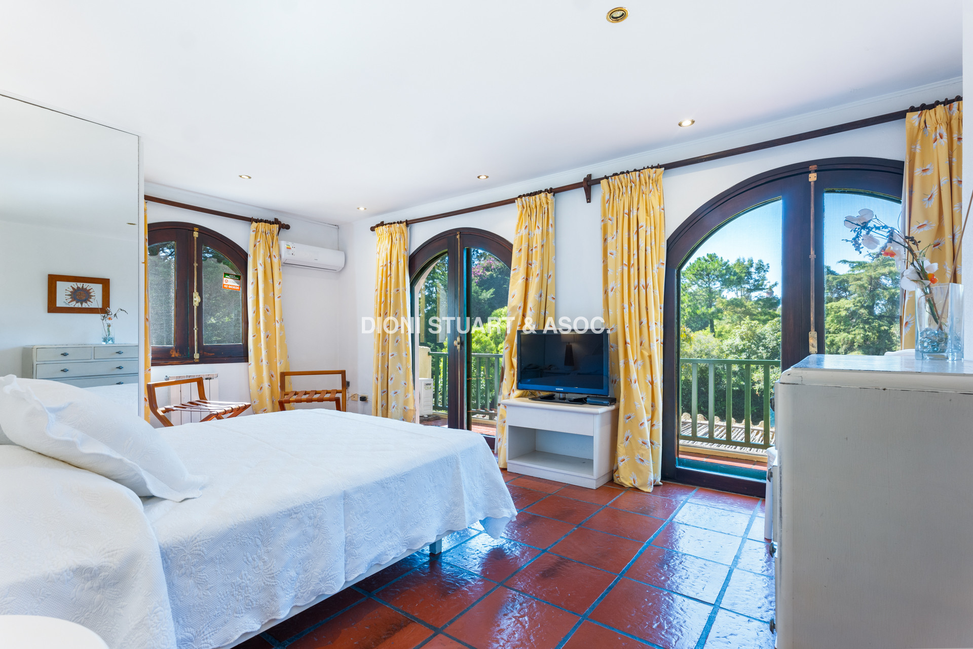 CASA EN ALQUILER ANUAL DE 3 DORMITORIOS EN SUTIE + DEP. CON PISCINA SAN RAFAEL - EL GOLF -