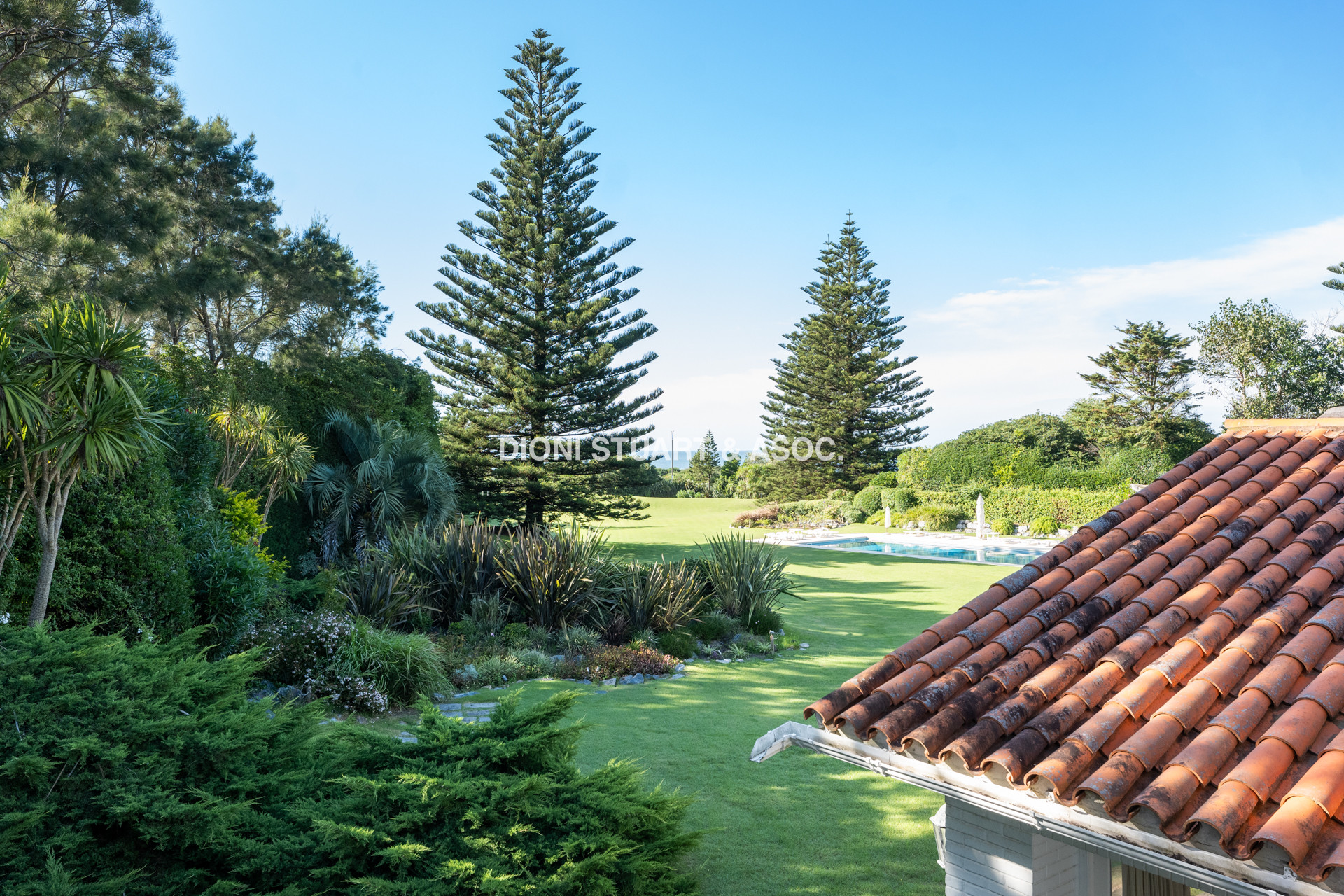 IMPONENTE CASA EN PLAYA BRAVA - ELEGANCIA Y CONFORT