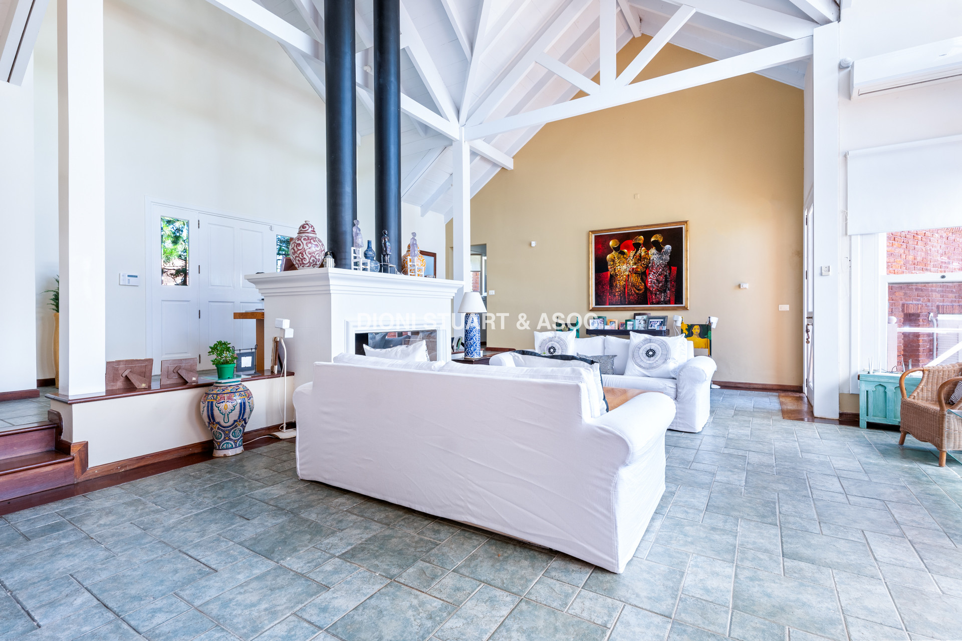 CASA EN VENTA EN  EL GOLF CON 4 DORMITORIOS EN SUITE + DEP. - BARBACOA Y SAUNA - INCREIBLE