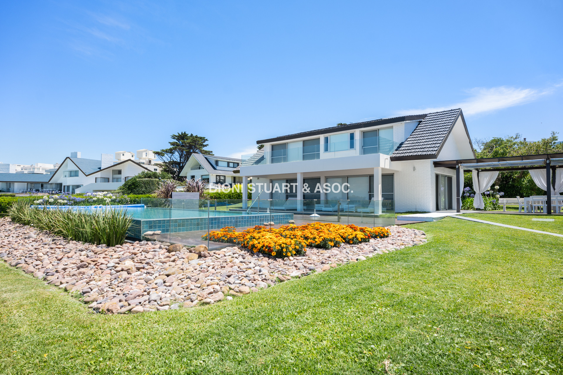 CASA EN VENTA PRIMERA LINEA PLAYA BRAVA