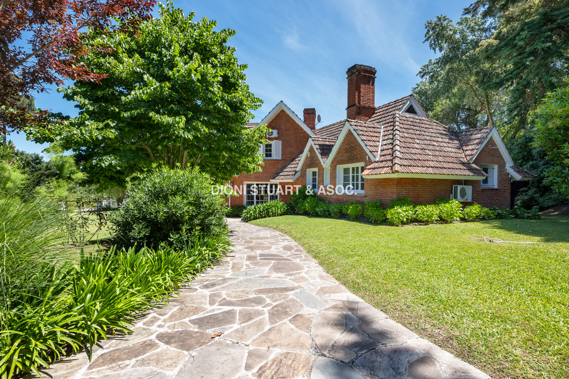 CASA EN VENTA EN EL GOLF - ARQ. ARTURO DUBOURG