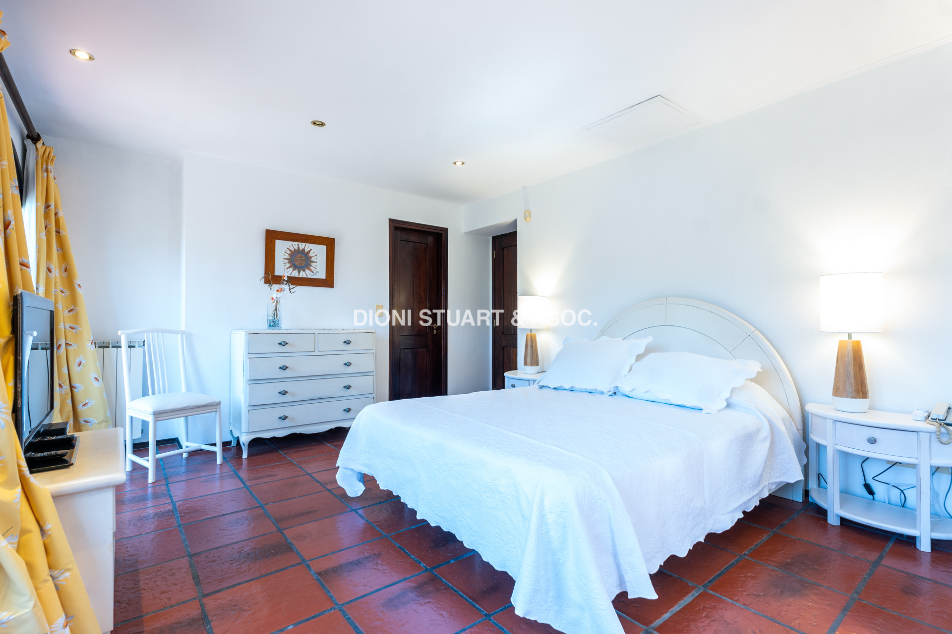 CASA EN ALQUILER ANUAL DE 3 DORMITORIOS EN SUTIE + DEP. CON PISCINA SAN RAFAEL - EL GOLF -