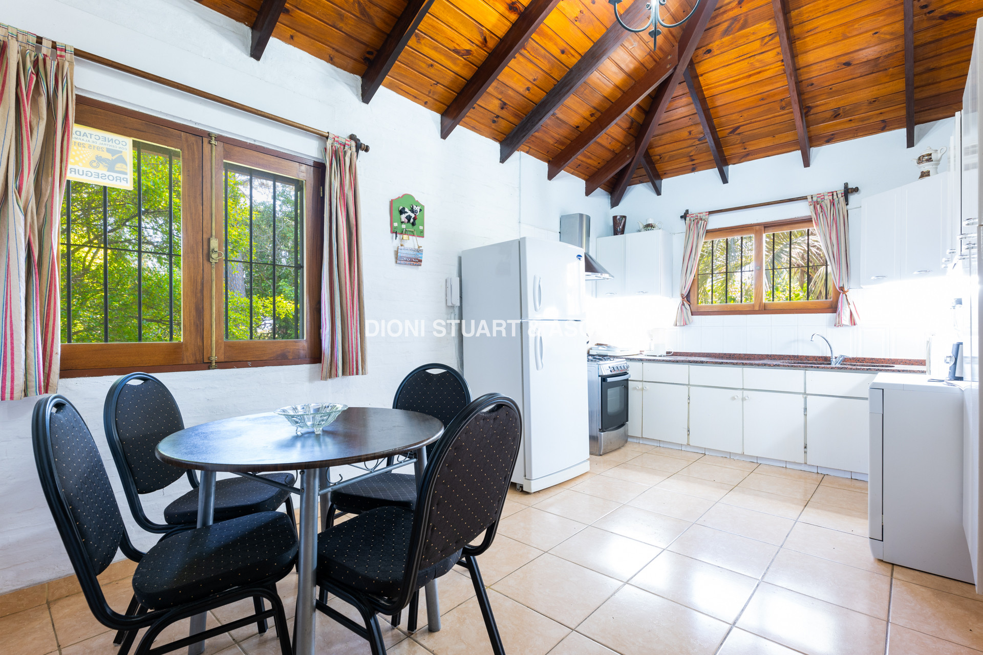 CASA EN VENTA EN CANTEGRIL CON 3 DORMITORIOS Y DEPENDENCIA + PISCINA