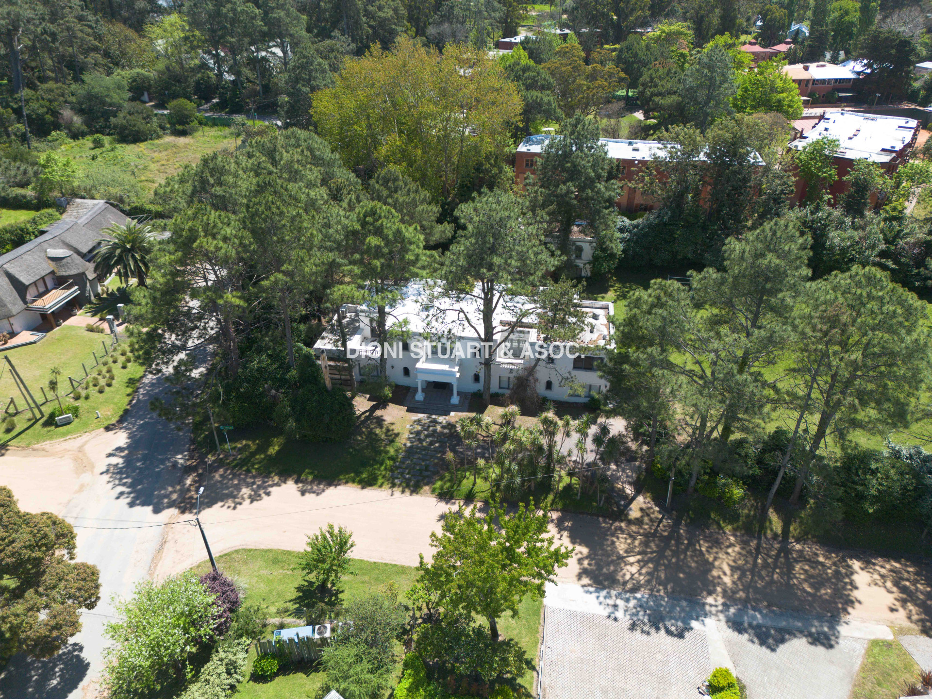 CASA EN VENTA EN EL GOLF CON 8 DORMITORIOS EN SUTIE