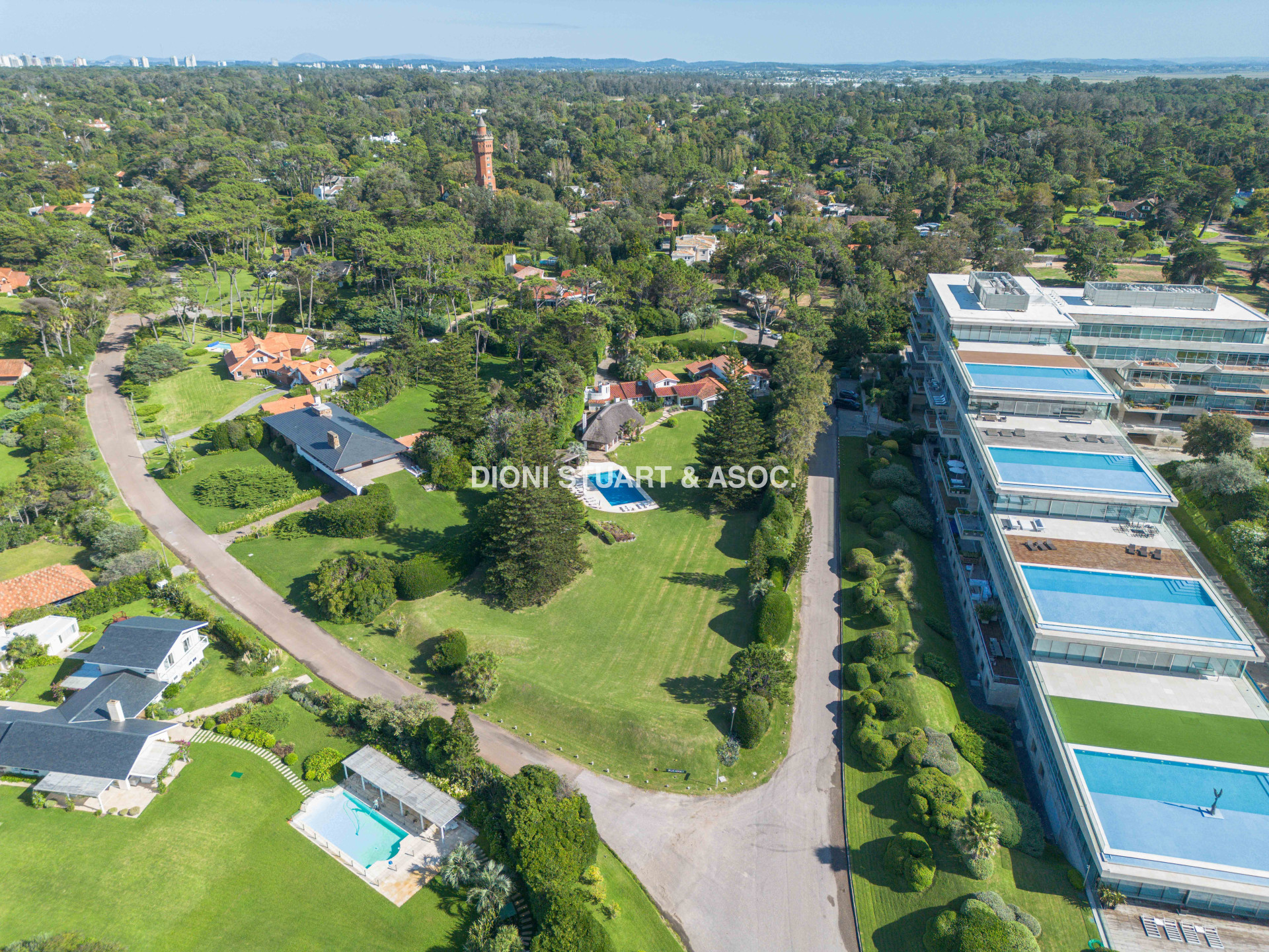 IMPONENTE CASA EN PLAYA BRAVA - ELEGANCIA Y CONFORT