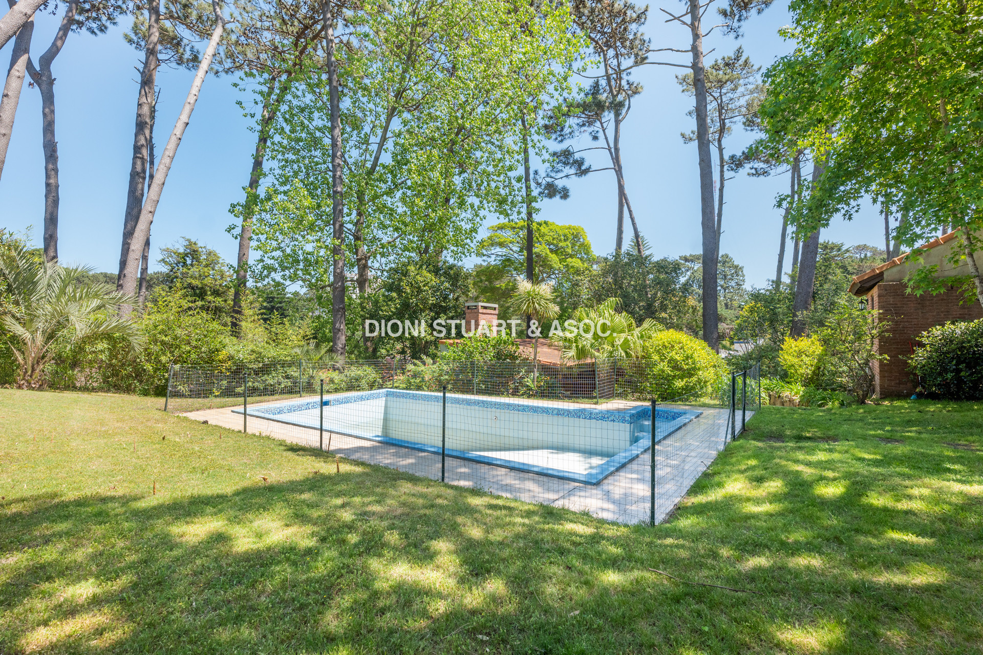 CASA EN VENTA EN CANTEGRIL CON 3 DORMITORIOS Y DEPENDENCIA + PISCINA