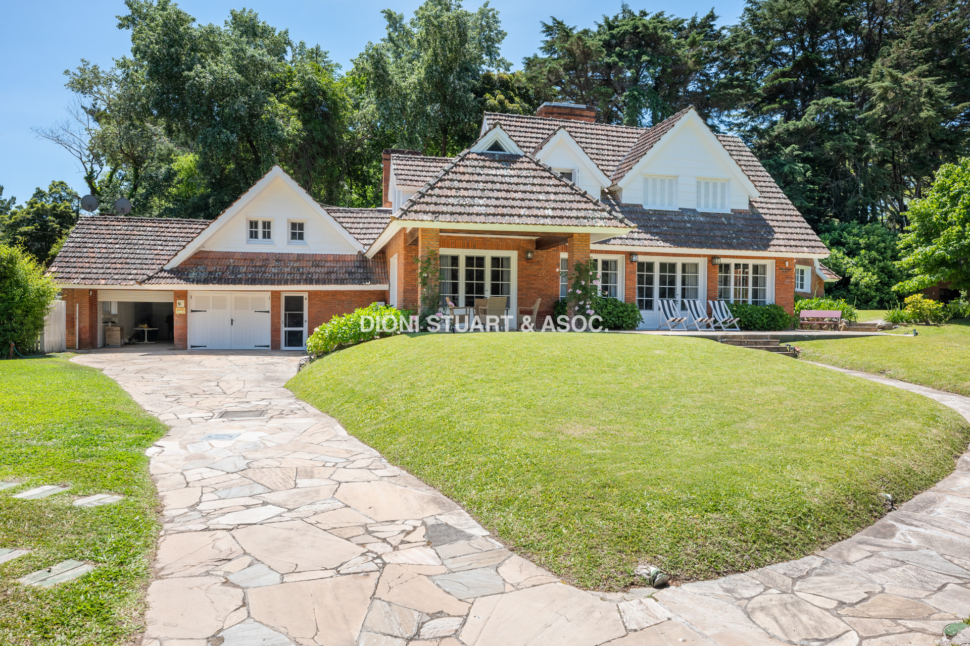 CASA EN VENTA EN EL GOLF - ARQ. ARTURO DUBOURG