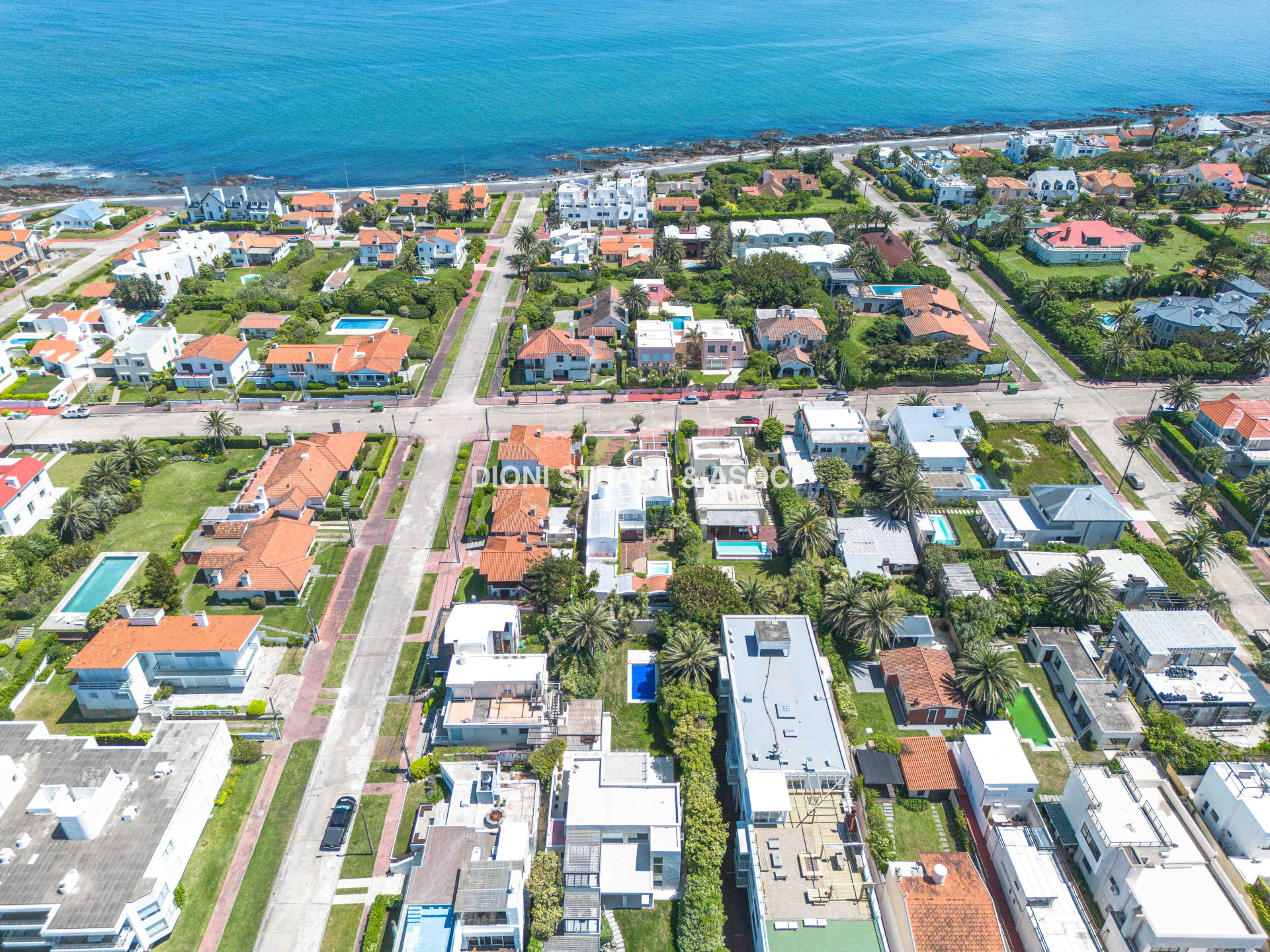 VENTA CASA 4 DORMITORIOS EN LA PENINSULA PUNTA DEL ESTE