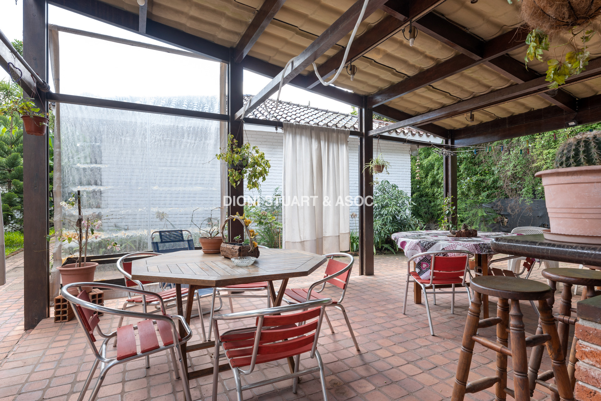 OPORTUNIDAD - CASA EN ROOSEVELT - 5 DORMITORIOS Y 5 BAÑOS - PISCINA CLIMATIZADA