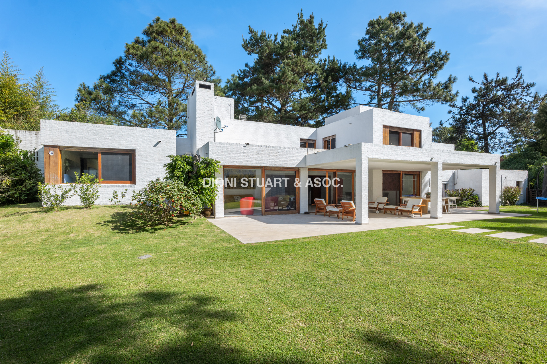 VENTA CASA EN EL GOLF - 5 DORMITORIOS + DEPENDENCIA - MEGA BARBACOA