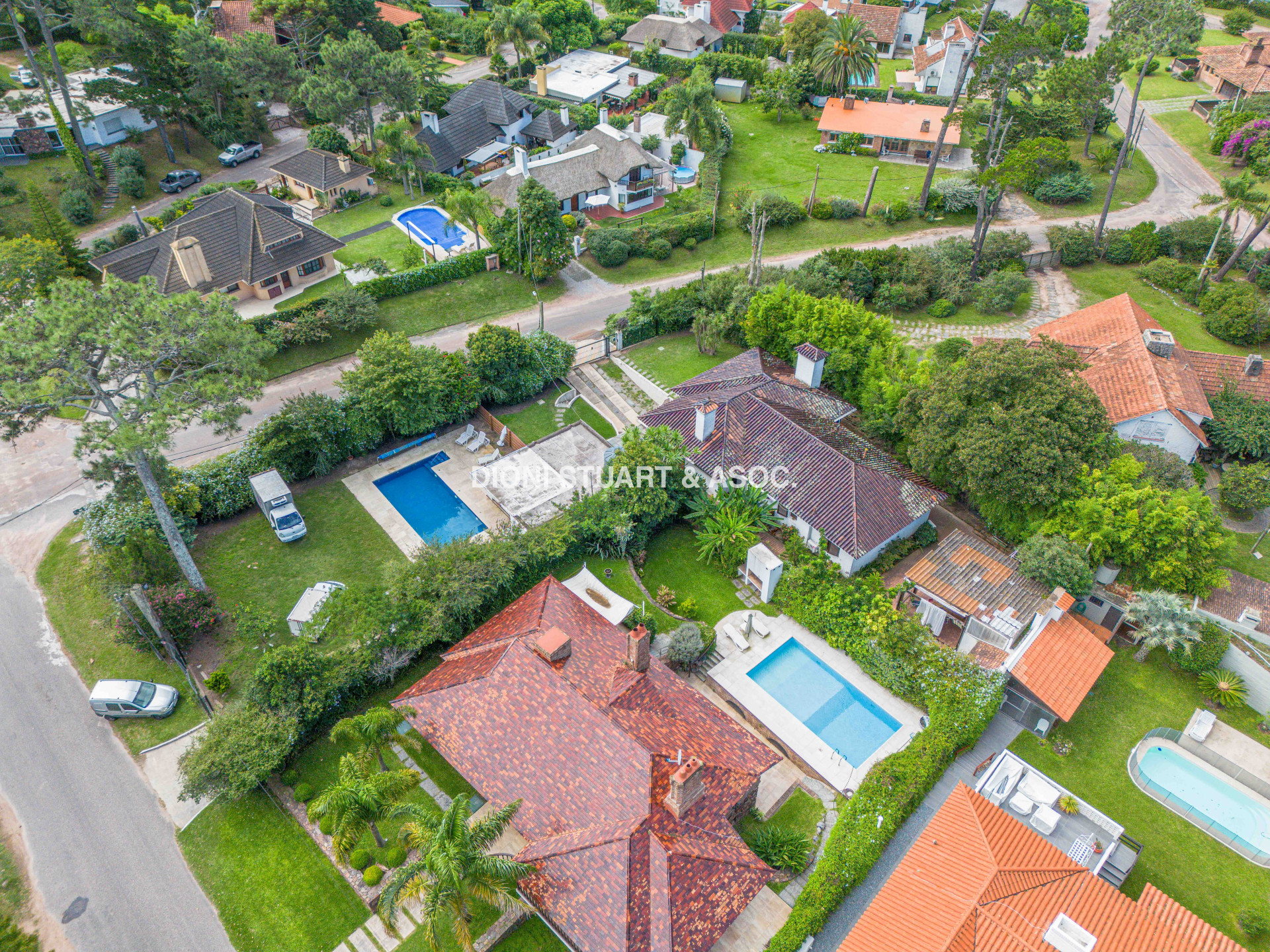OPORTUNIDAD - CASA EN ROOSEVELT - 5 DORMITORIOS Y 5 BAÑOS - PISCINA CLIMATIZADA