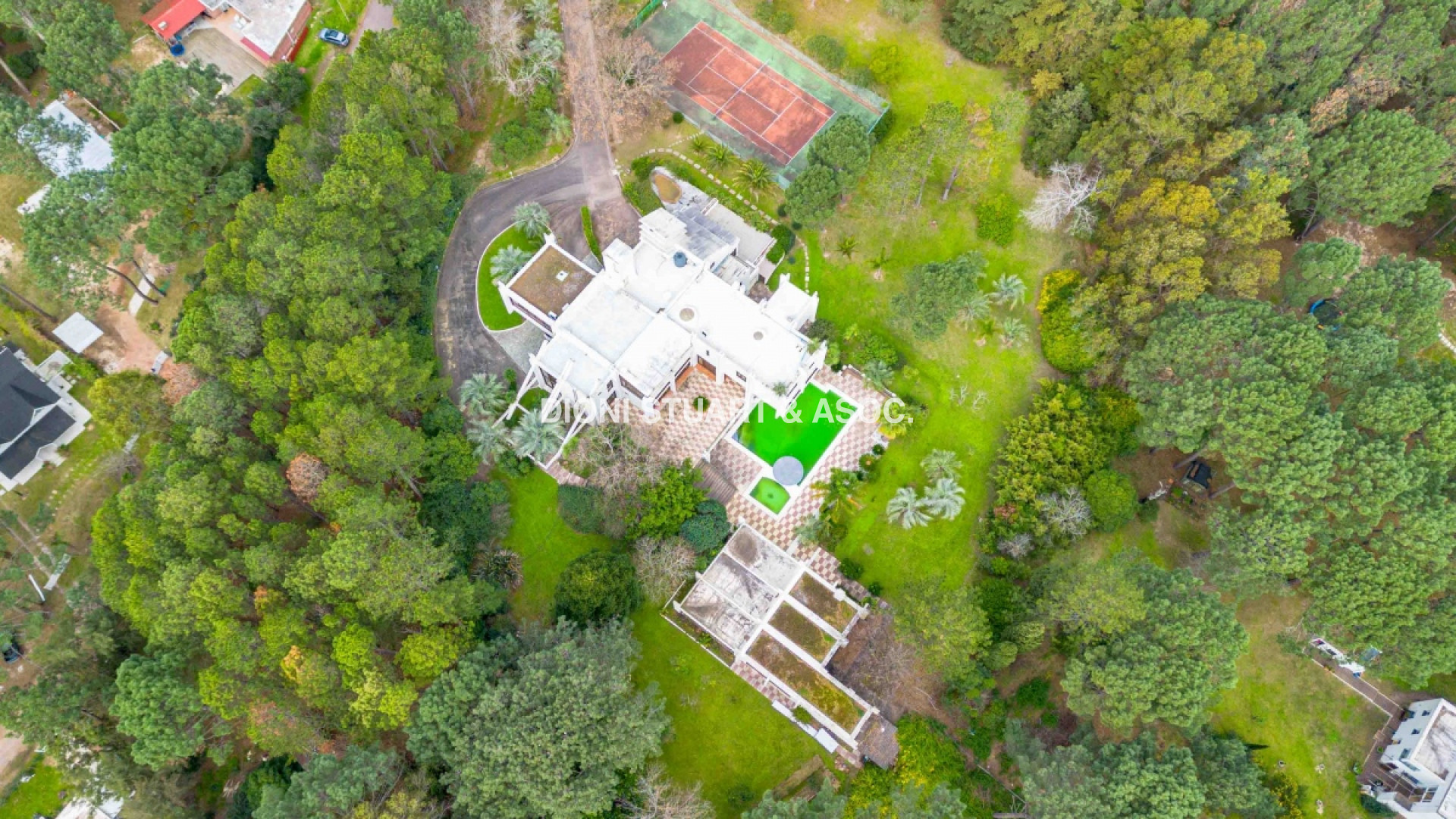 MANSION EN VENTA CLUB DEL LAGO - PUNTA BALLENA - PUNTA DEL ESTE