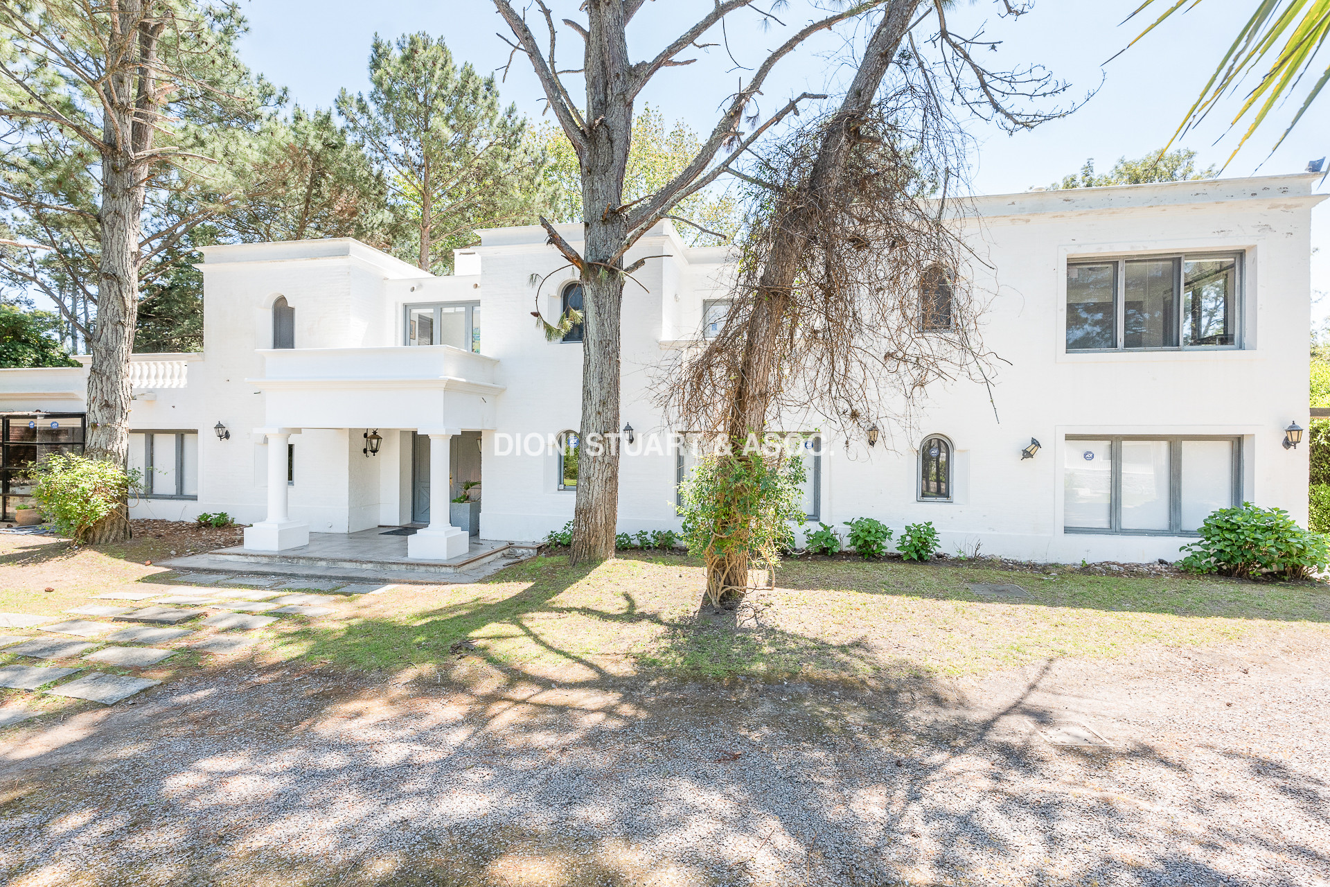 CASA EN VENTA EN EL GOLF CON 8 DORMITORIOS EN SUTIE