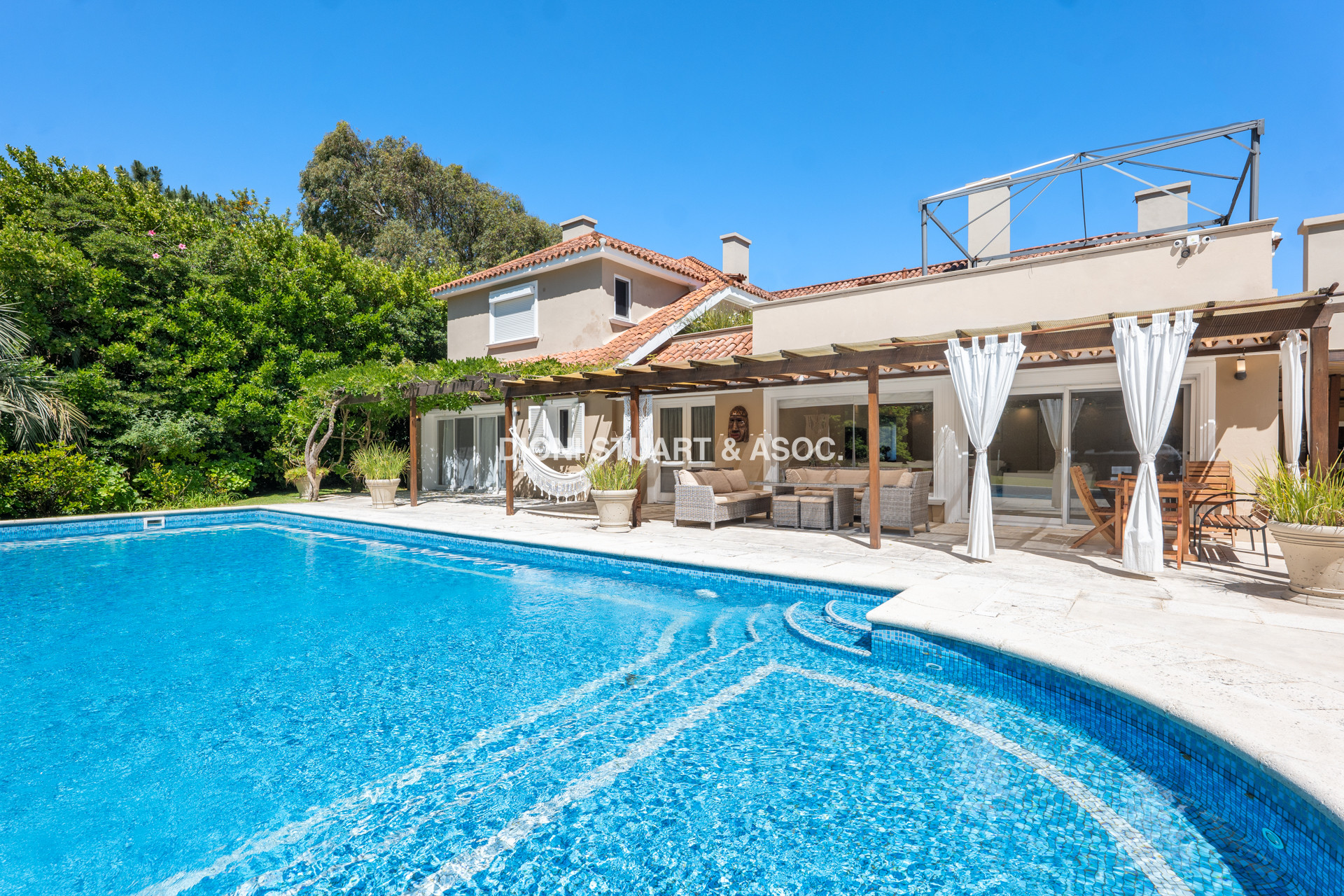 MEGA CASA EN EL GOLF - A METROS DEL MAR
