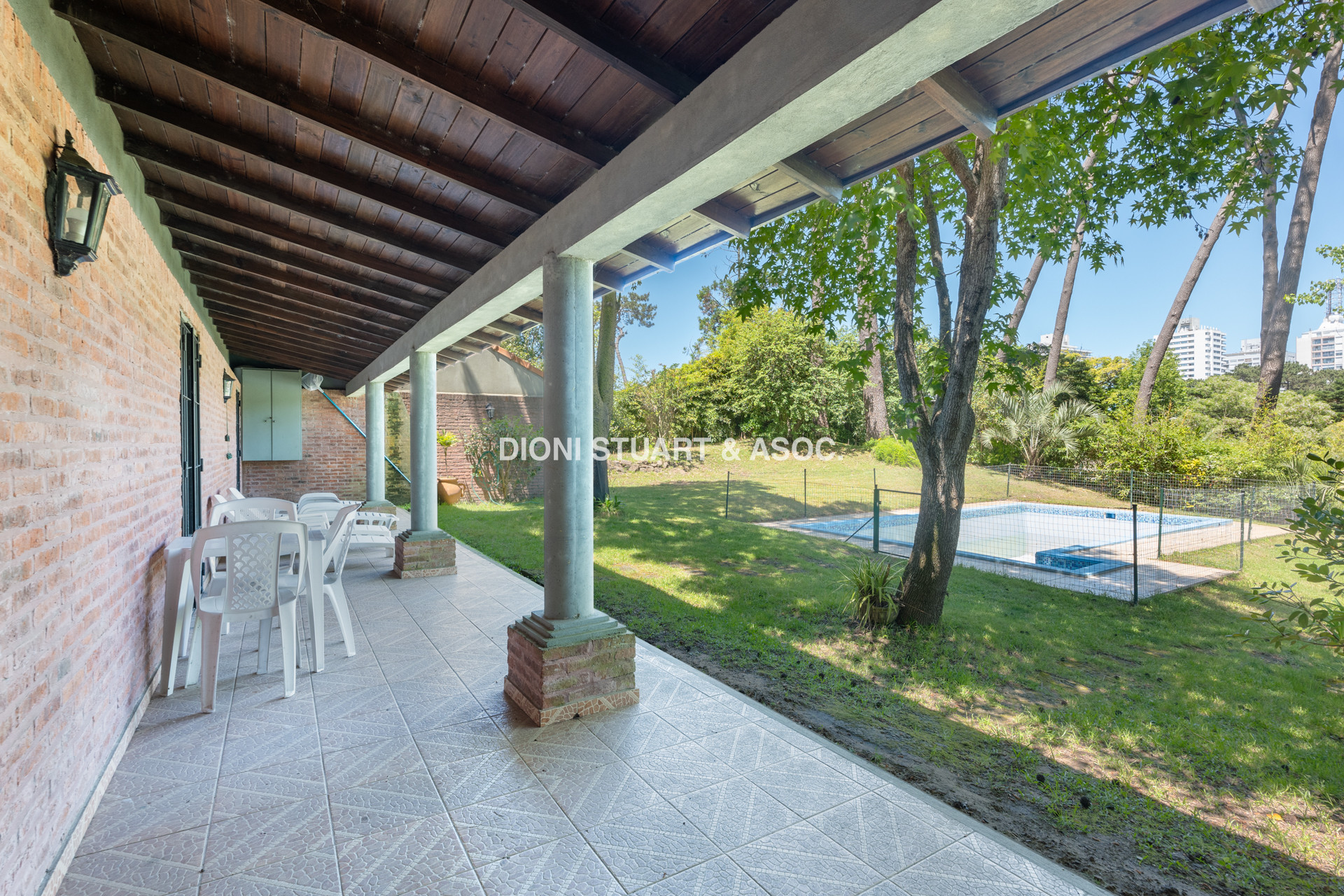 CASA EN VENTA EN CANTEGRIL CON 3 DORMITORIOS Y DEPENDENCIA + PISCINA
